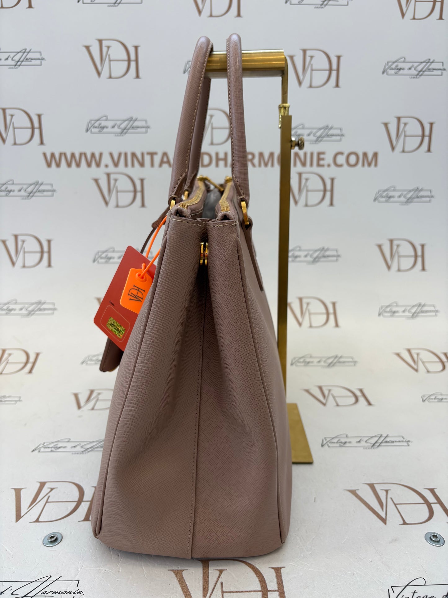 383694 - Prada Galleria