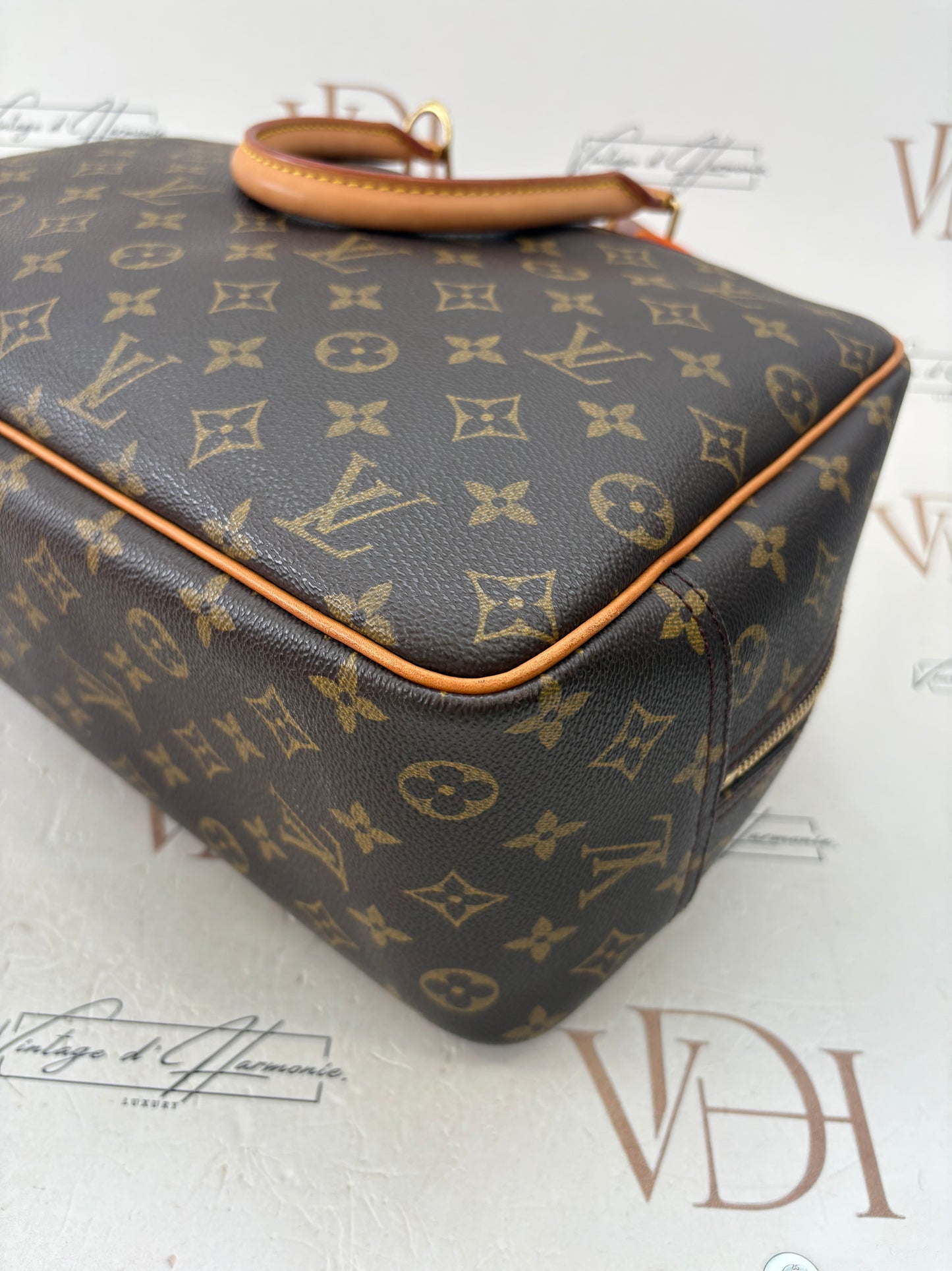 018748 - Louis Vuitton Deauville