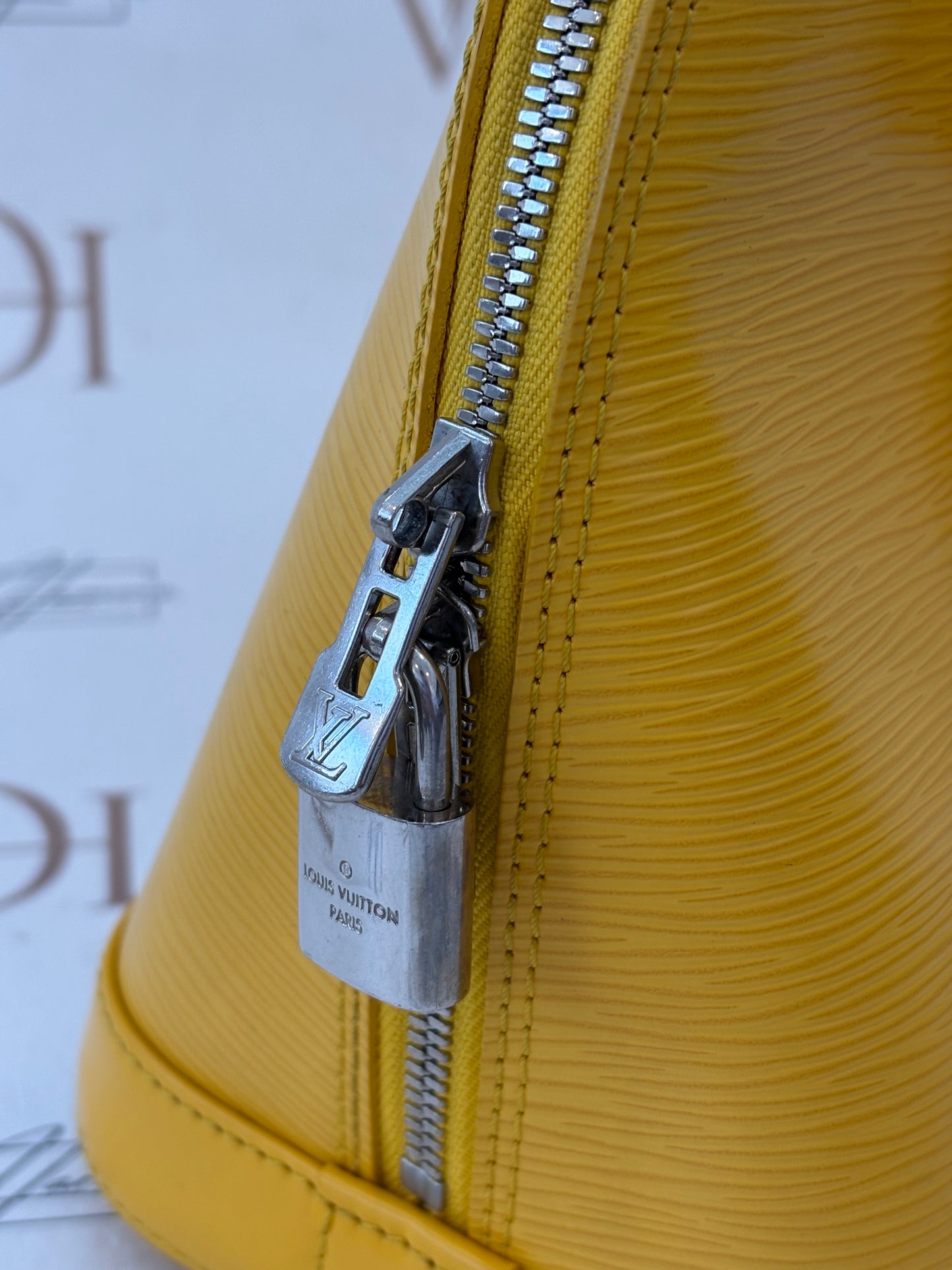 201547 - Louis Vuitton Alma Epi Yellow