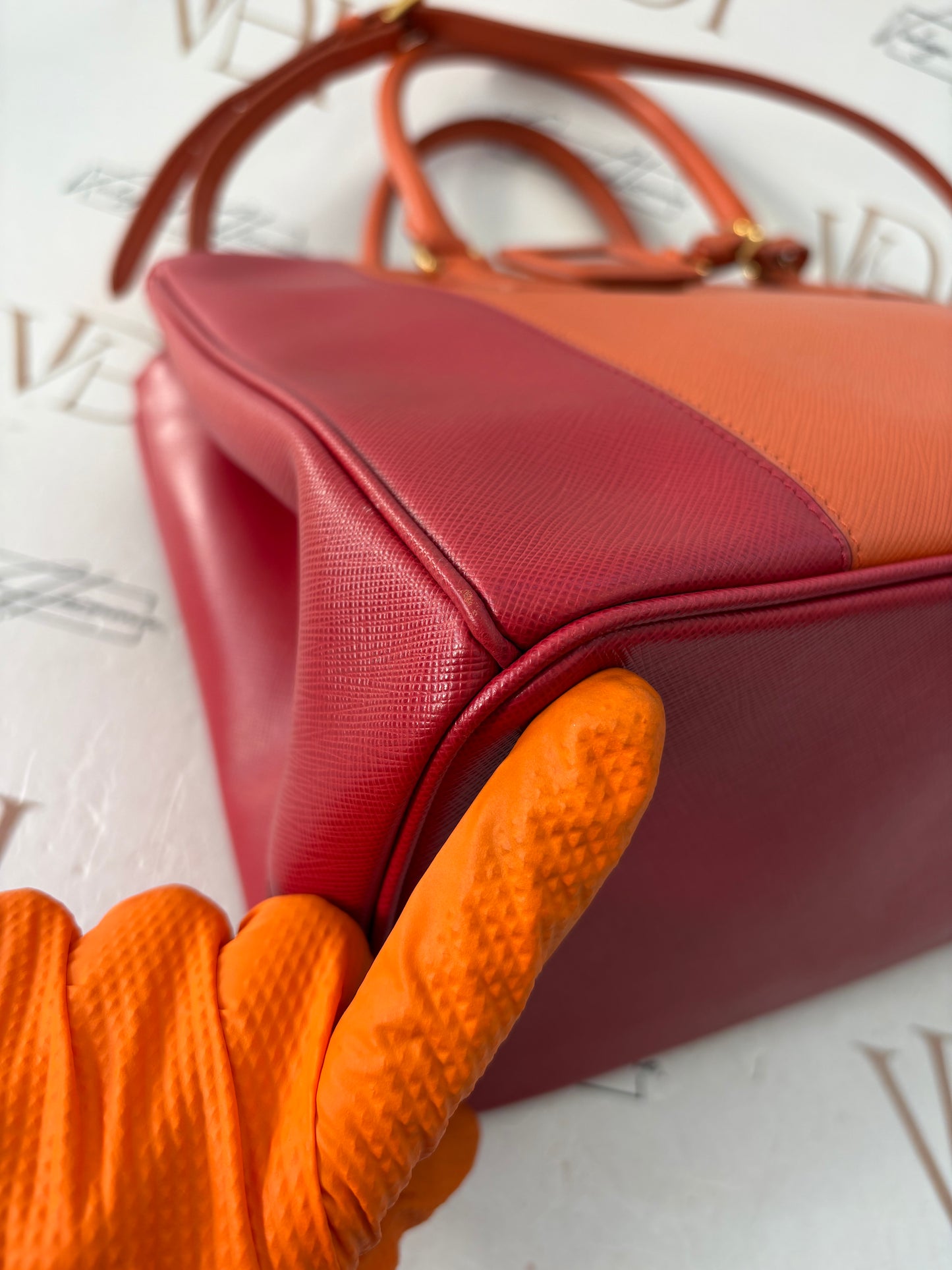382869 - Prada Galleria
