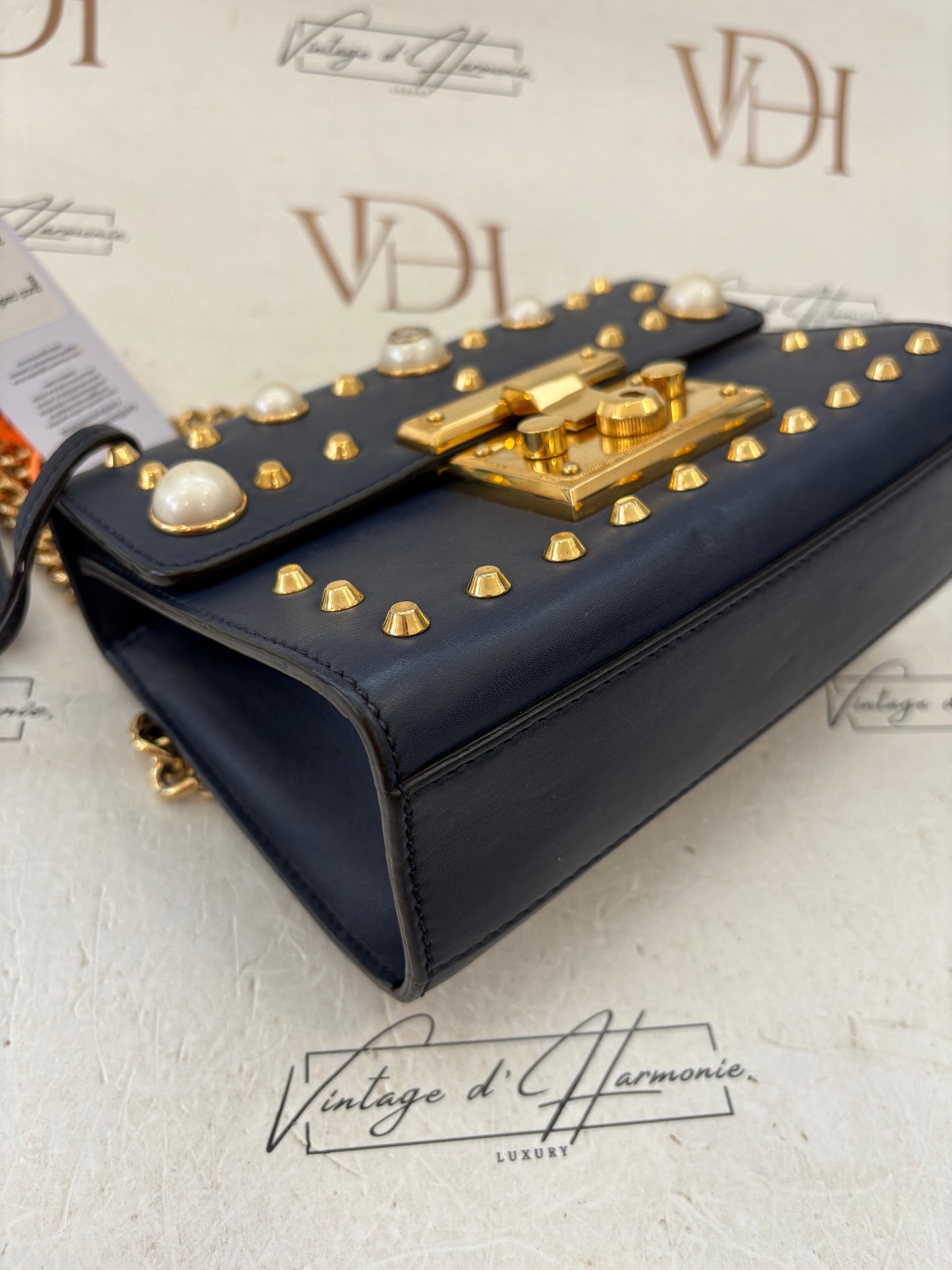 384062 - Gucci Padlock