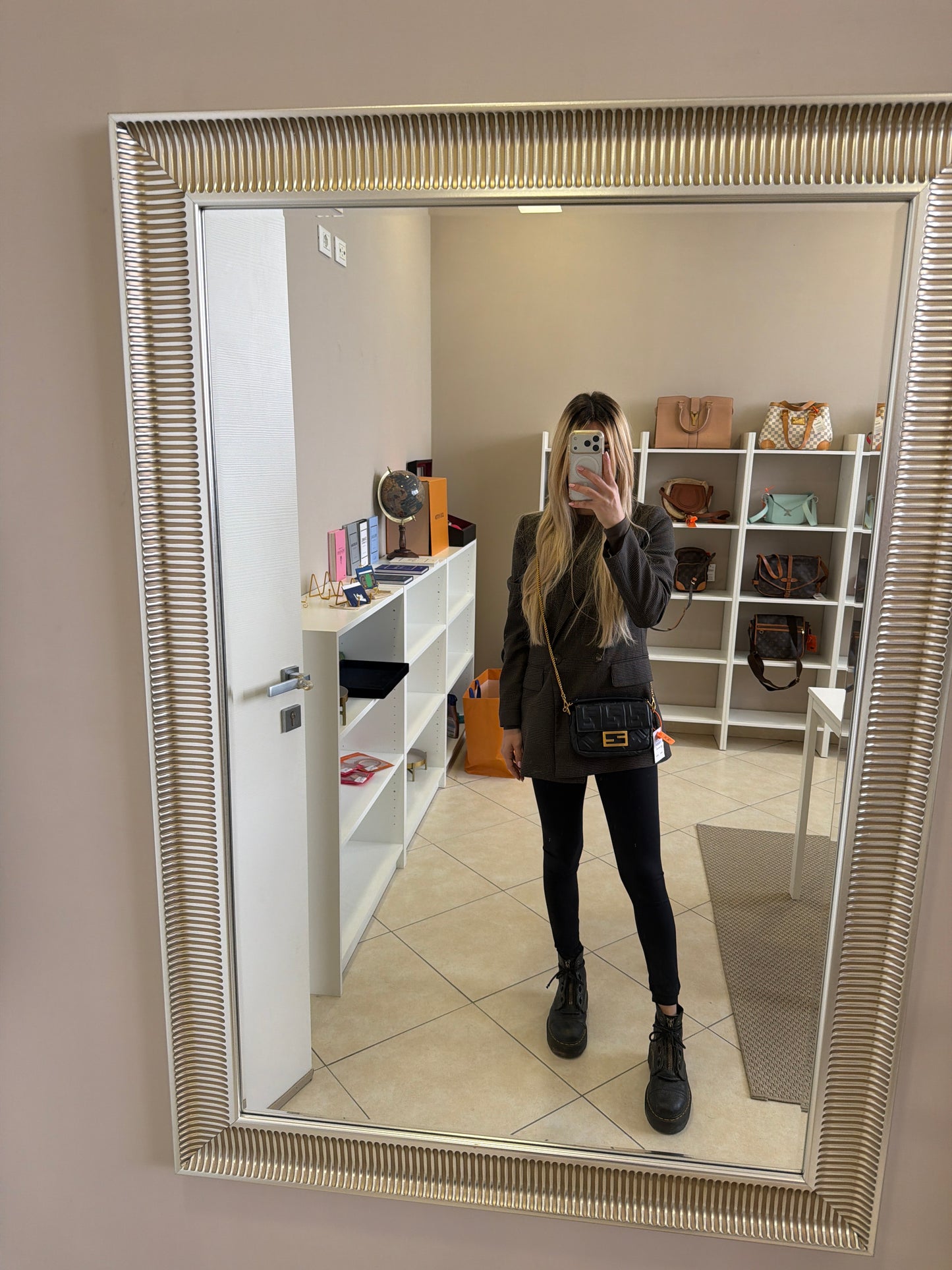 382666 - Fendi Baguette
