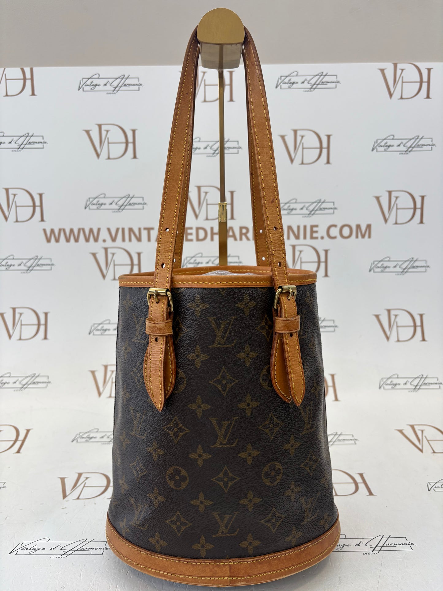 018189 - Louis Vuitton Bucket PM