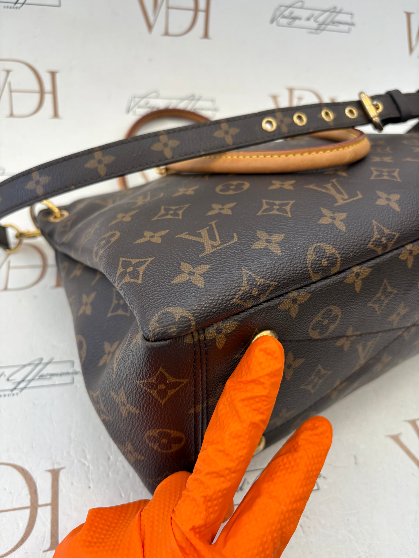 201113 - Louis Vuitton Pallas