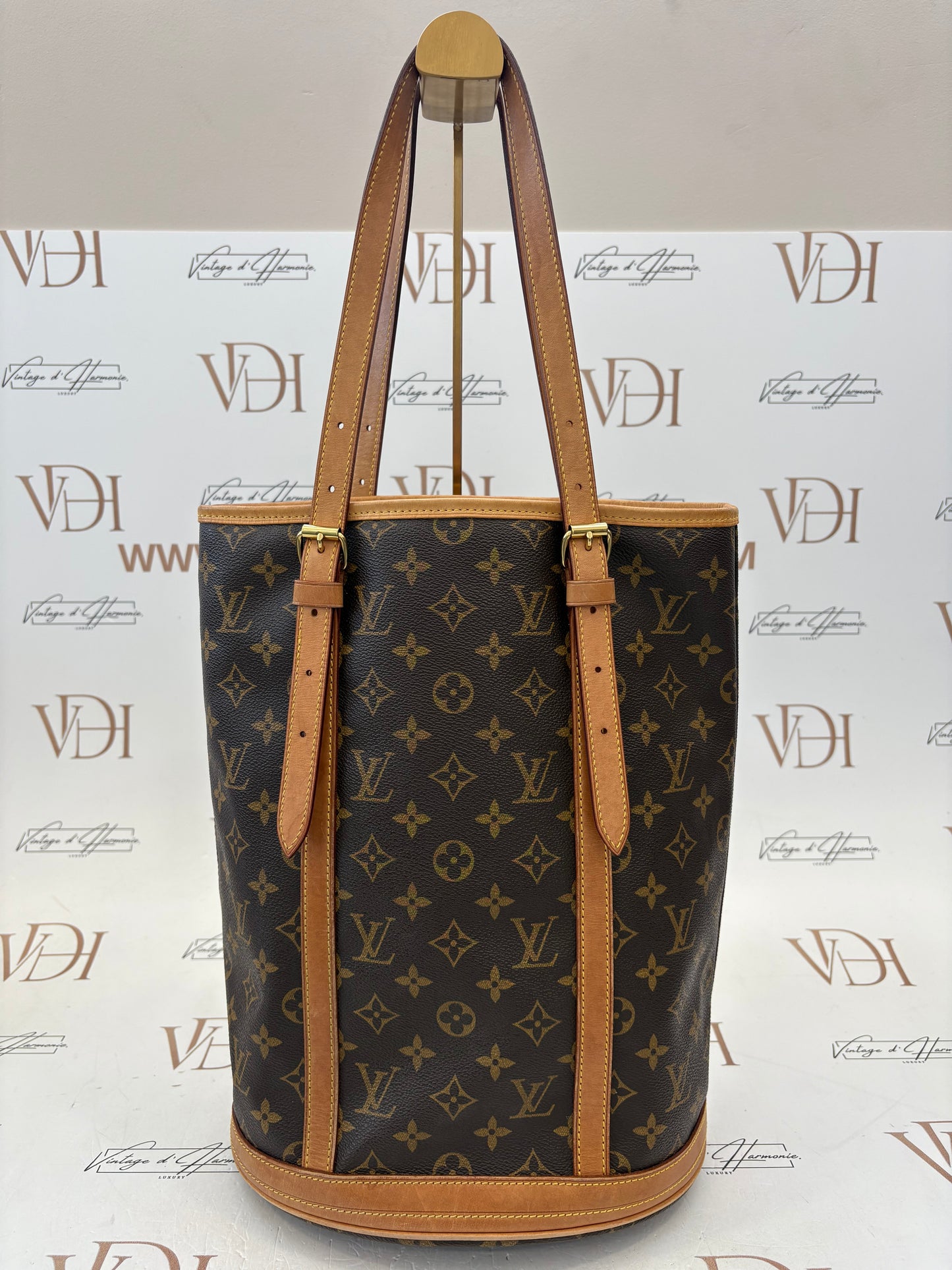 018885 - Louis Vuitton Bucket GM