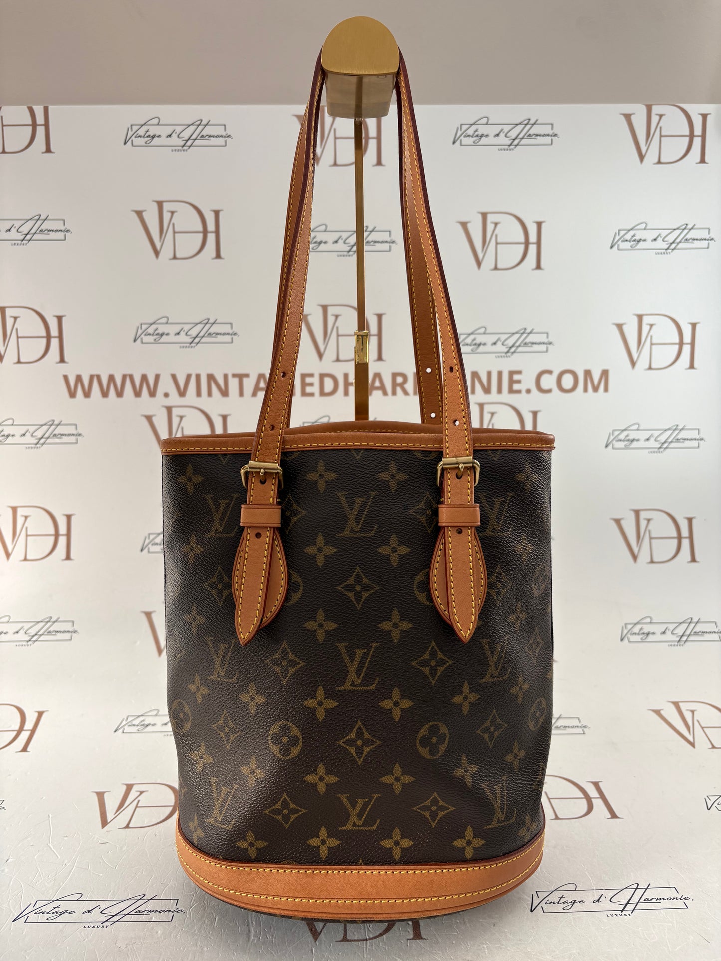 019009 - Louis Vuitton Bucket PM