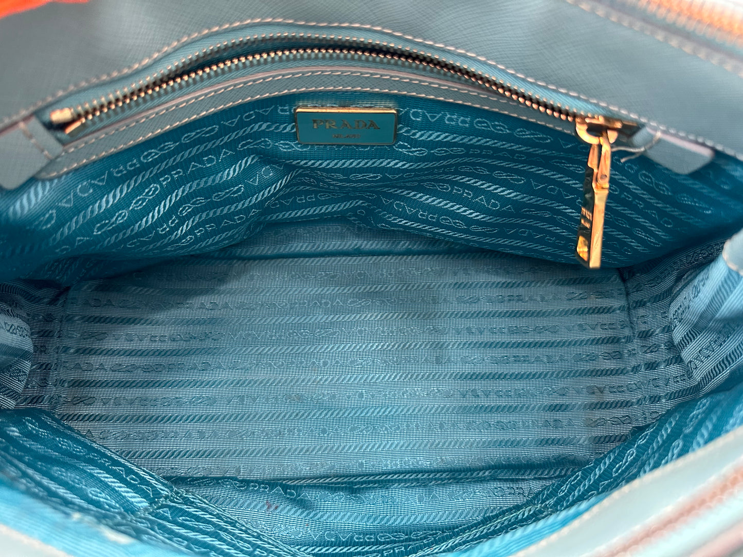382947 - Prada Galleria