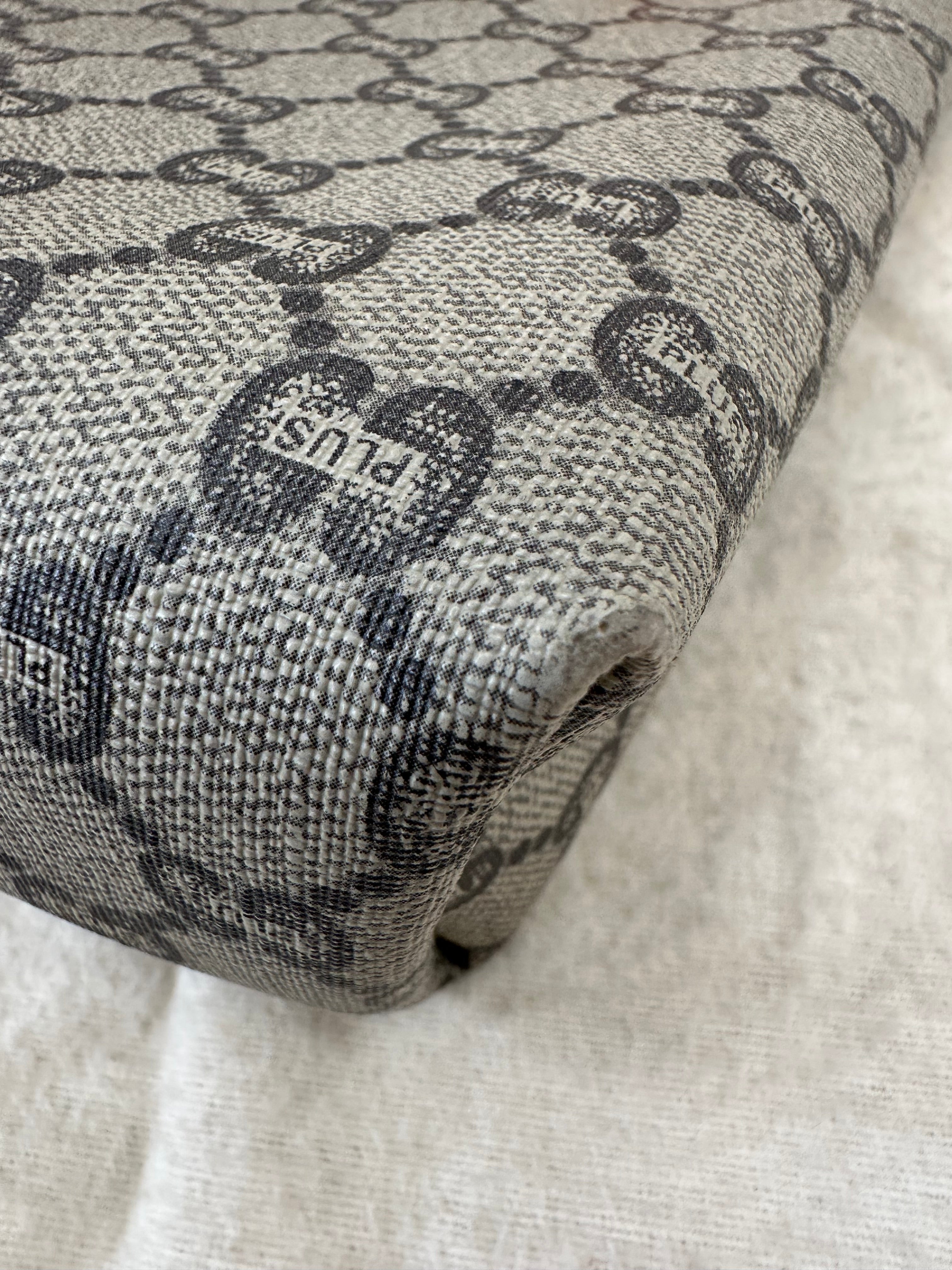 Gucci Pochette Supreme