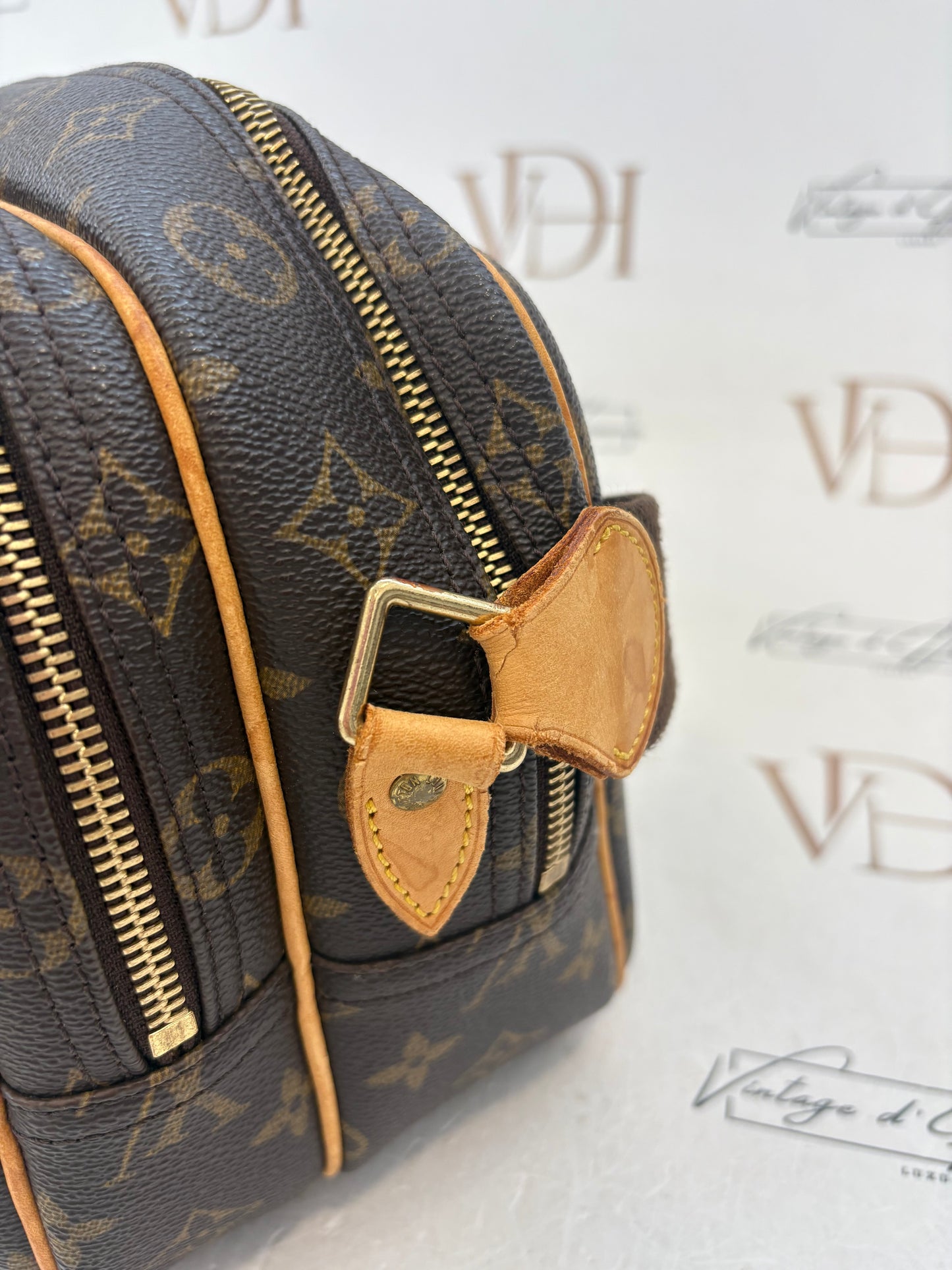 018226 - Louis Vuitton Reporter PM