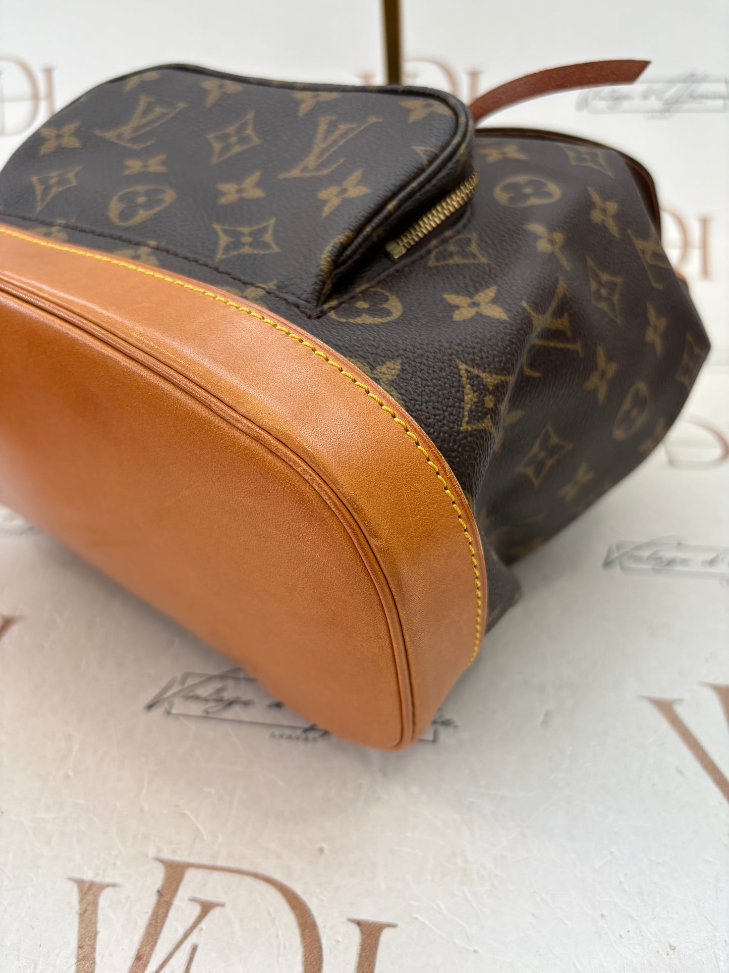 018347 - Louis Vuitton Montsouris MM