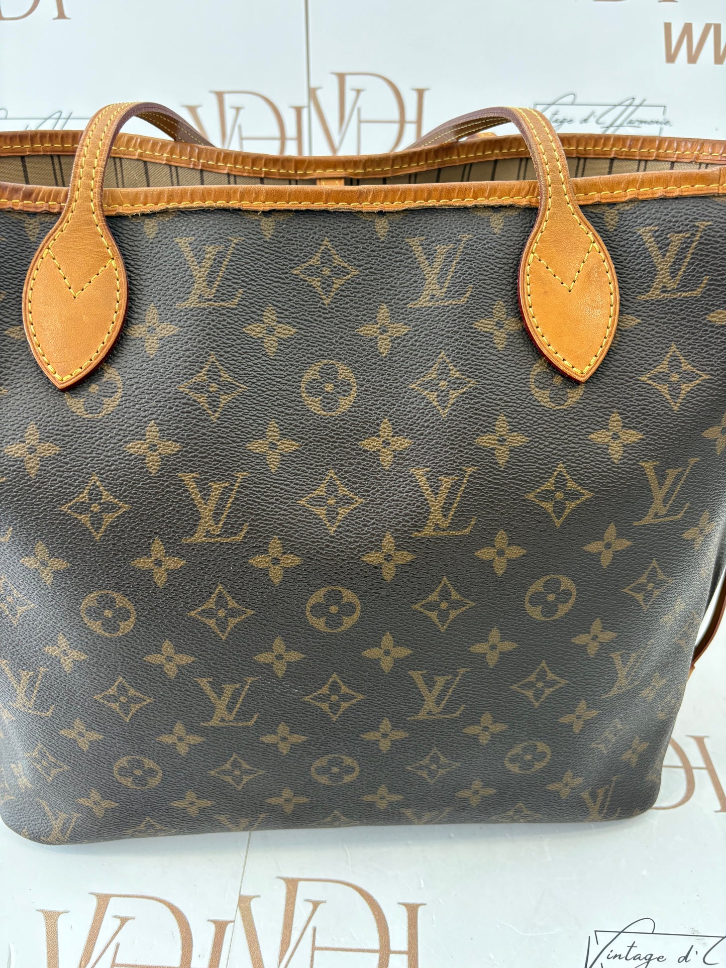 383924- Louis Vuitton Neverfull