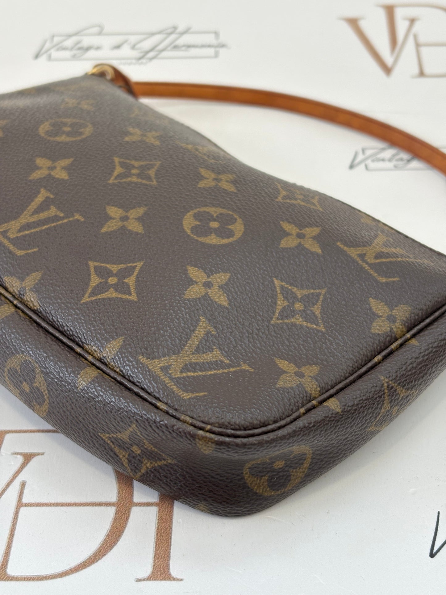 018106 - Louis Vuitton Pochette Accessoires