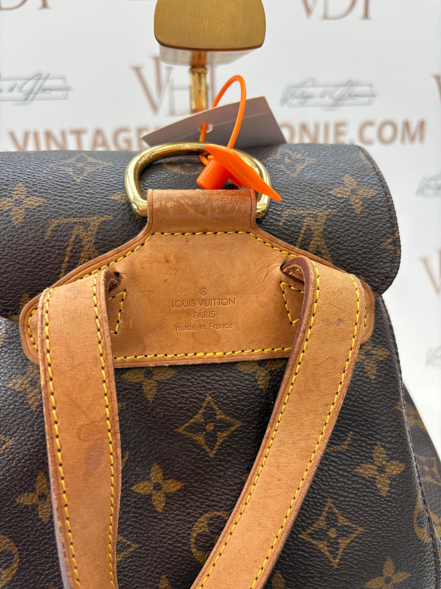 018728 - Louis Vuitton Montsouris MM