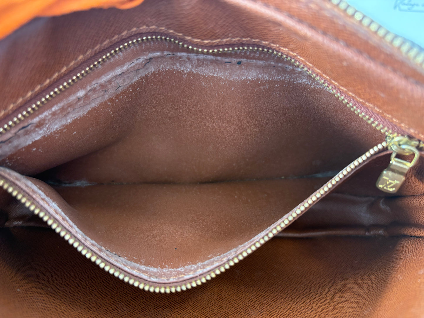 018960 - Louis Vuitton Dragonne GM
