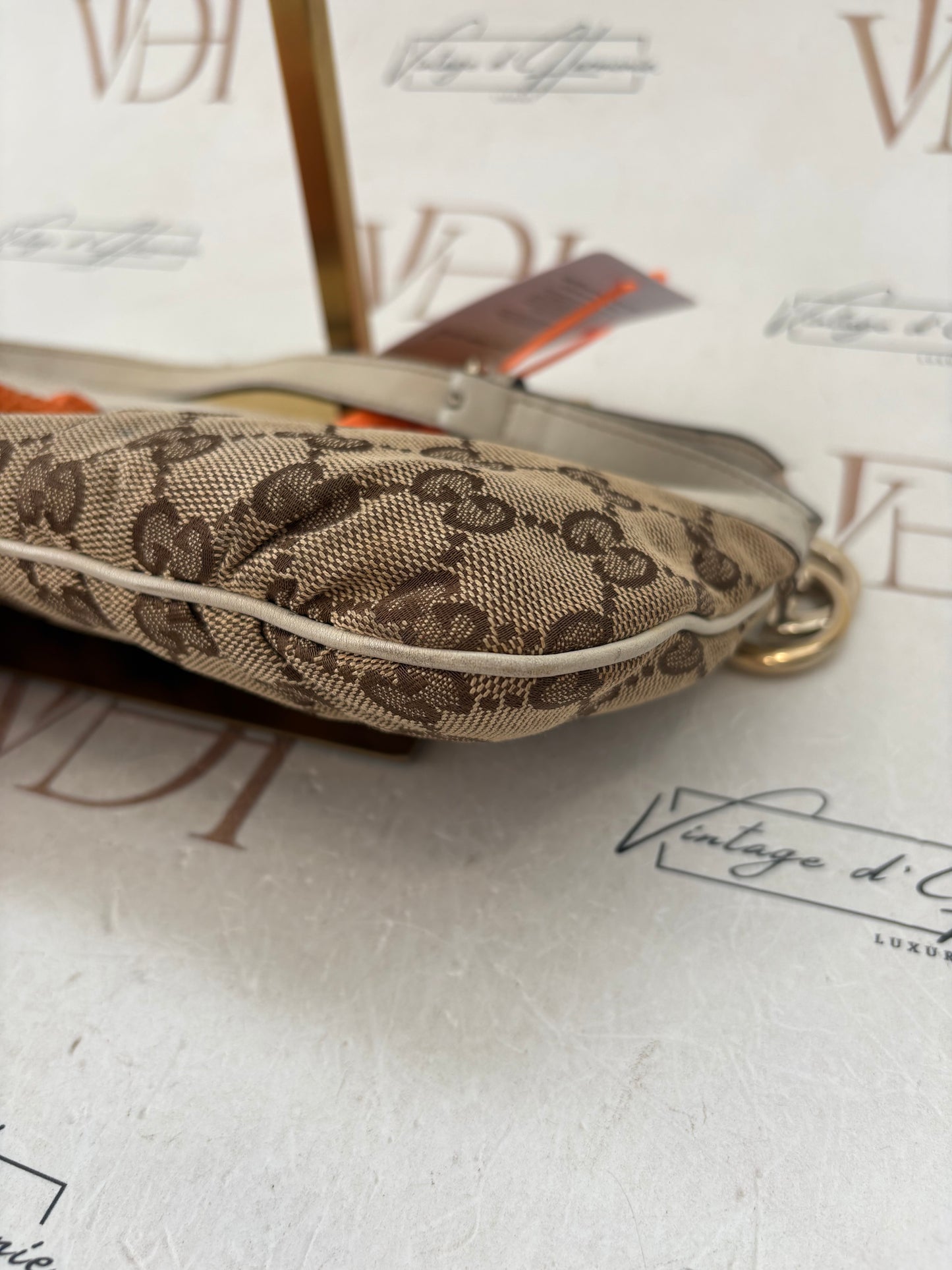 384022 - Gucci Abbey