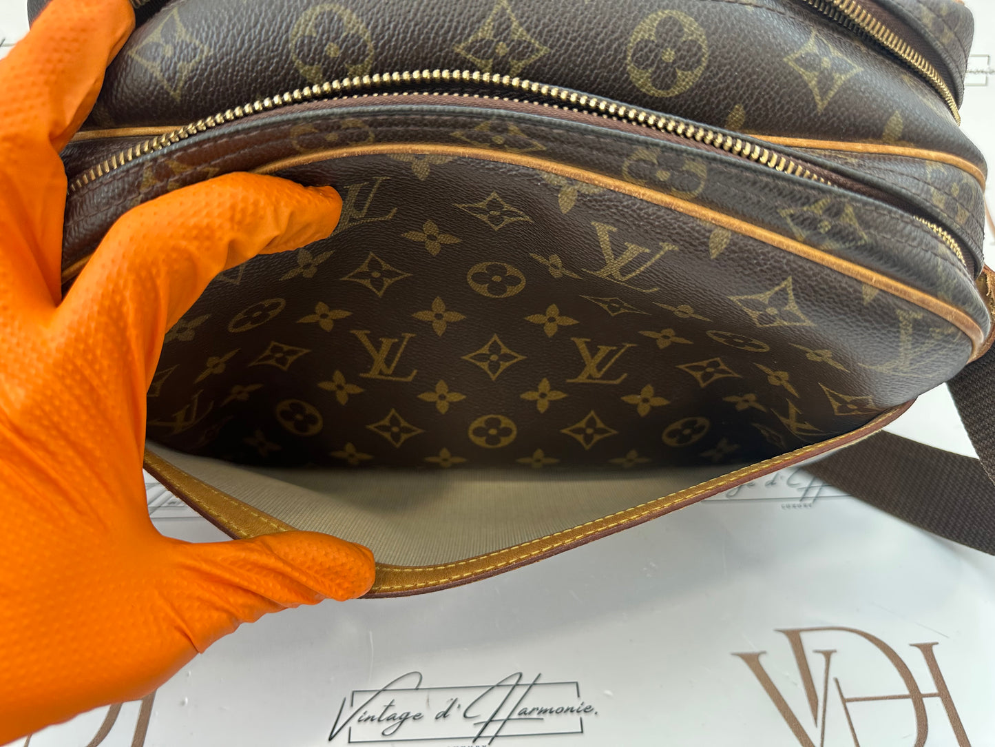 018123 - Louis Vuitton Reporter PM