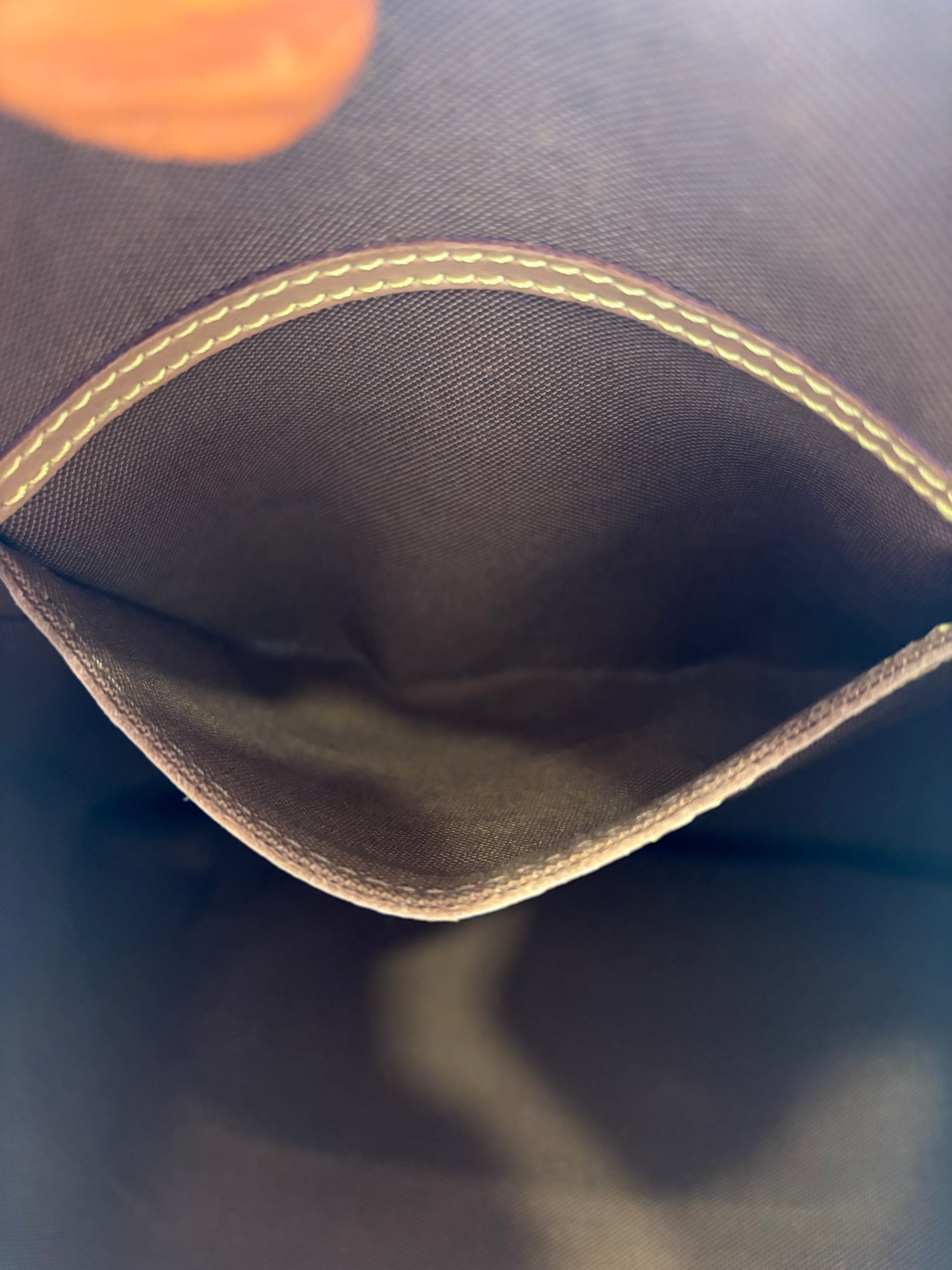 018056 - Louis Vuitton Montsouris MM