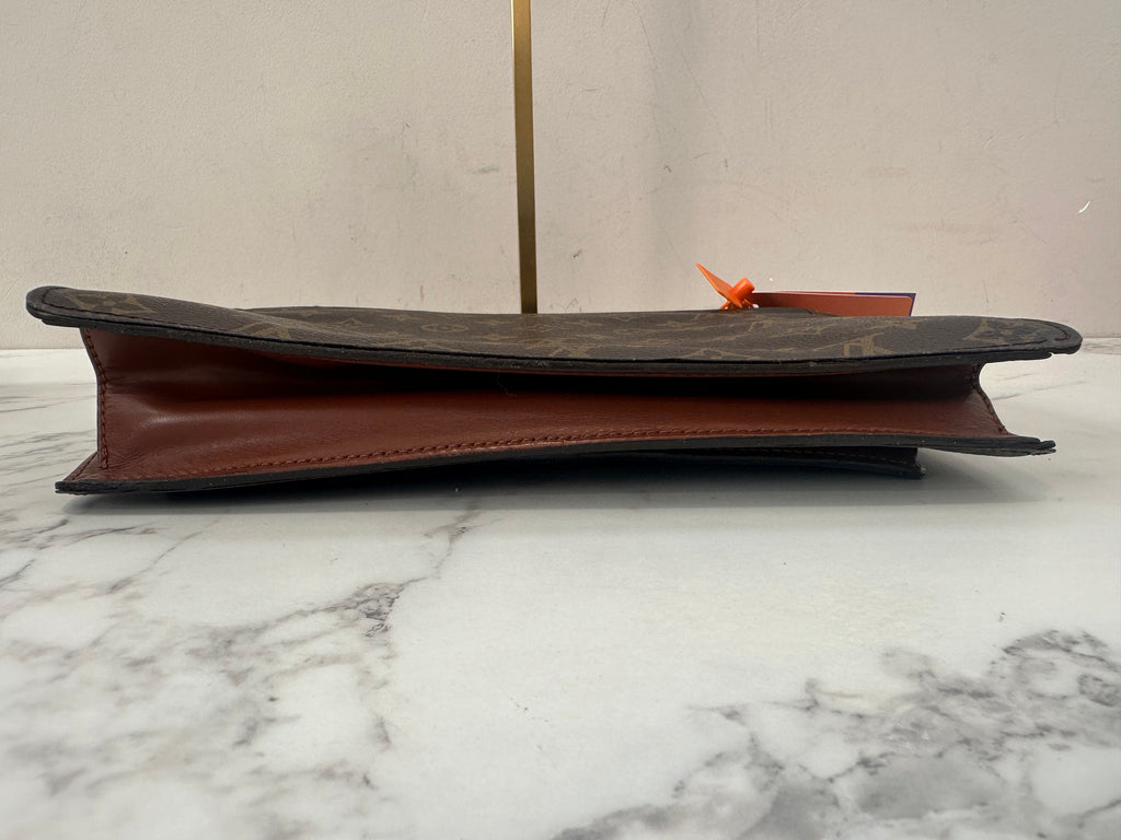 Louis Vuitton Monceau 28