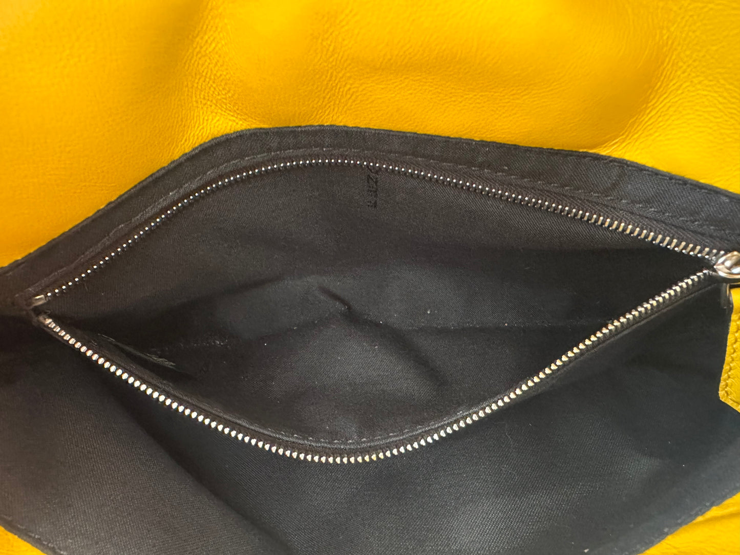 382667 - Fendi Baguette