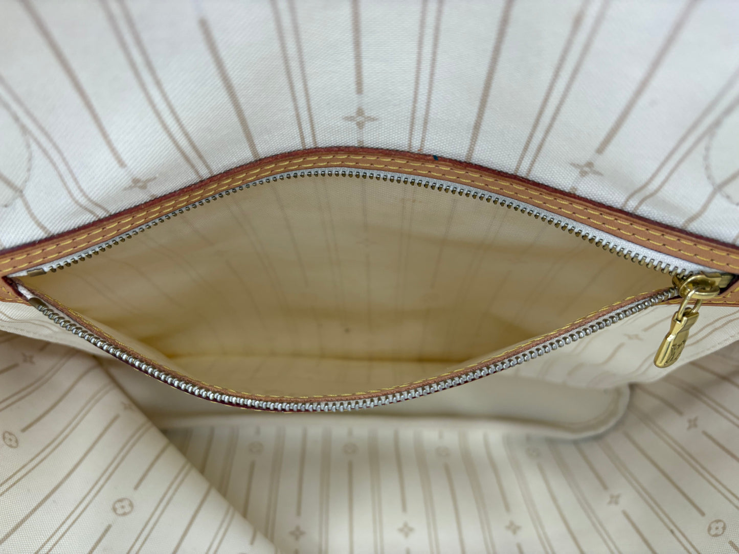 018586 - Louis Vuitton Neverfull MM