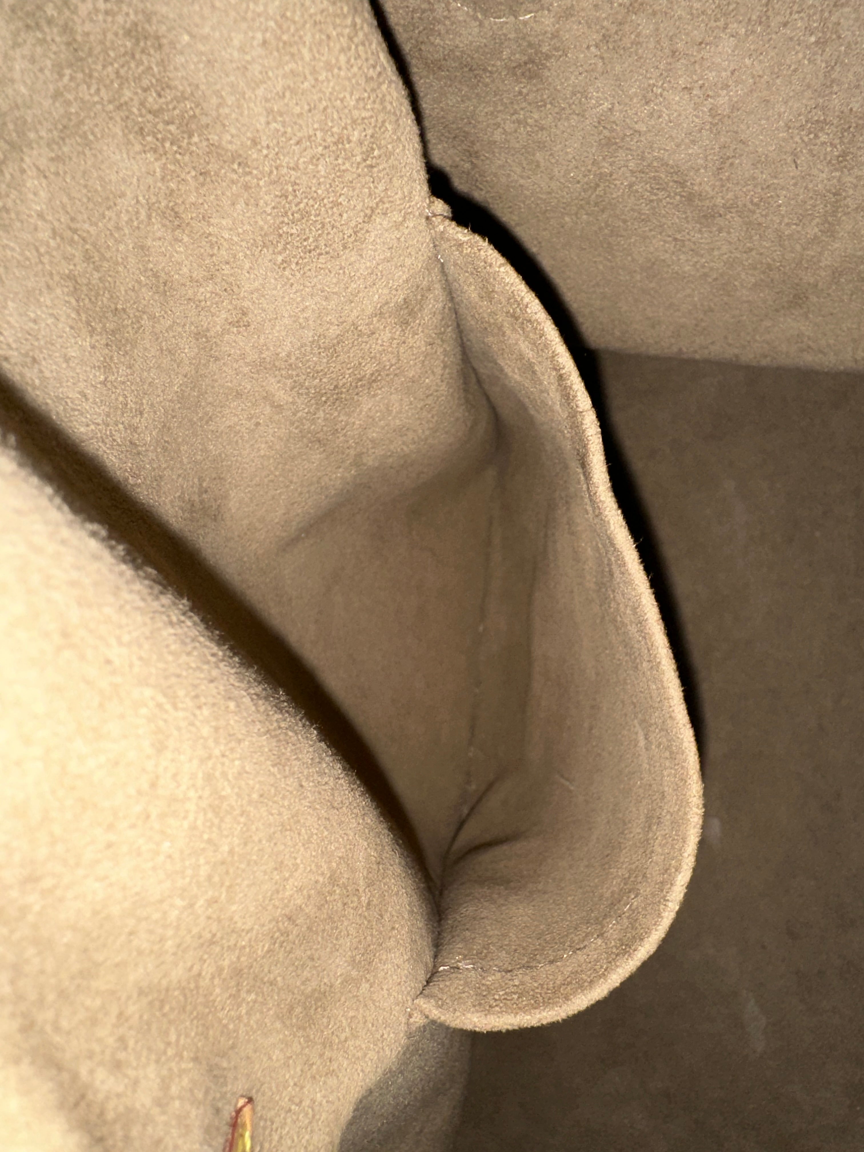 Louis Vuitton Courtney