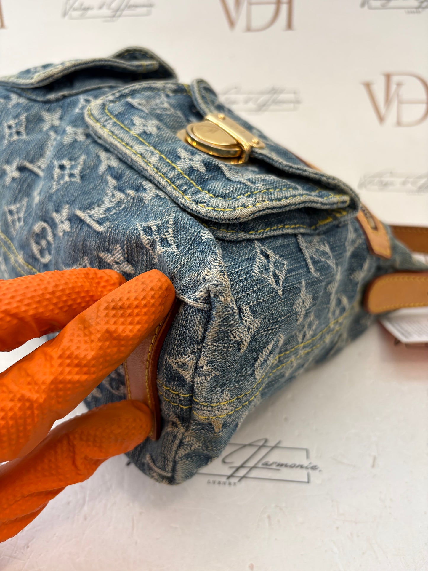 018804 - Louis Vuitton Baggy PM