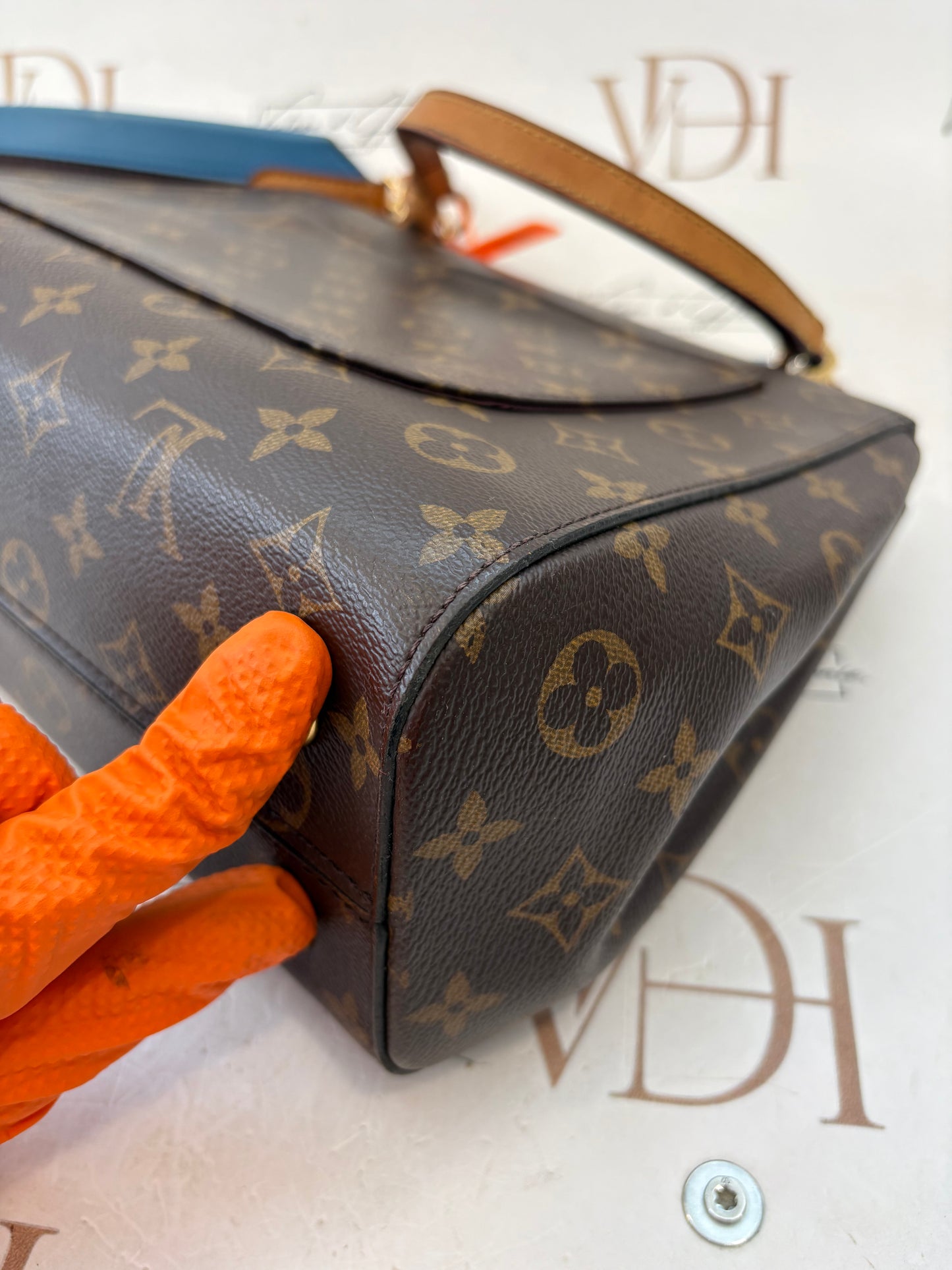 201387 - Louis Vuitton Cluny