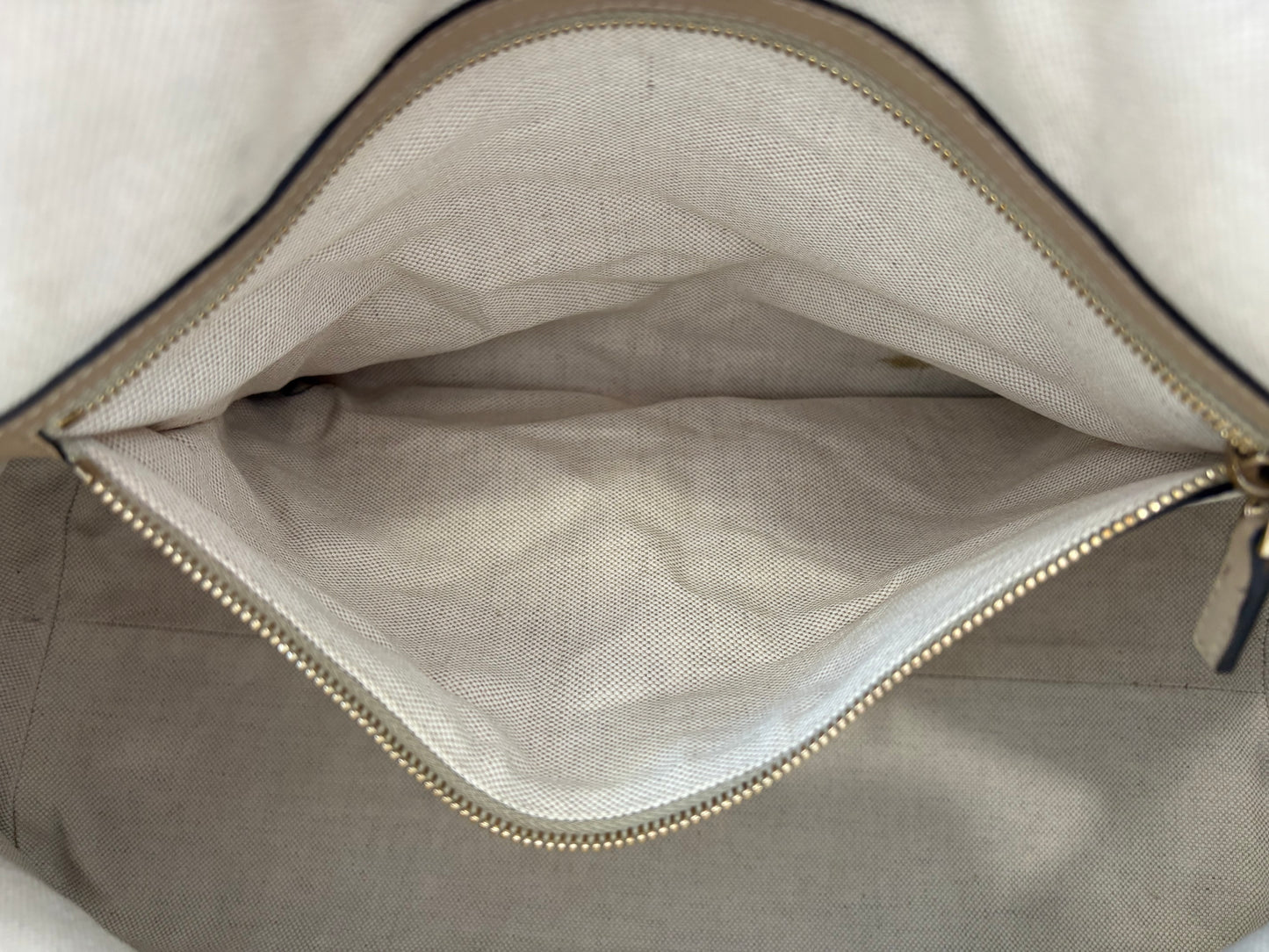 383472 - Gucci GG Supreme