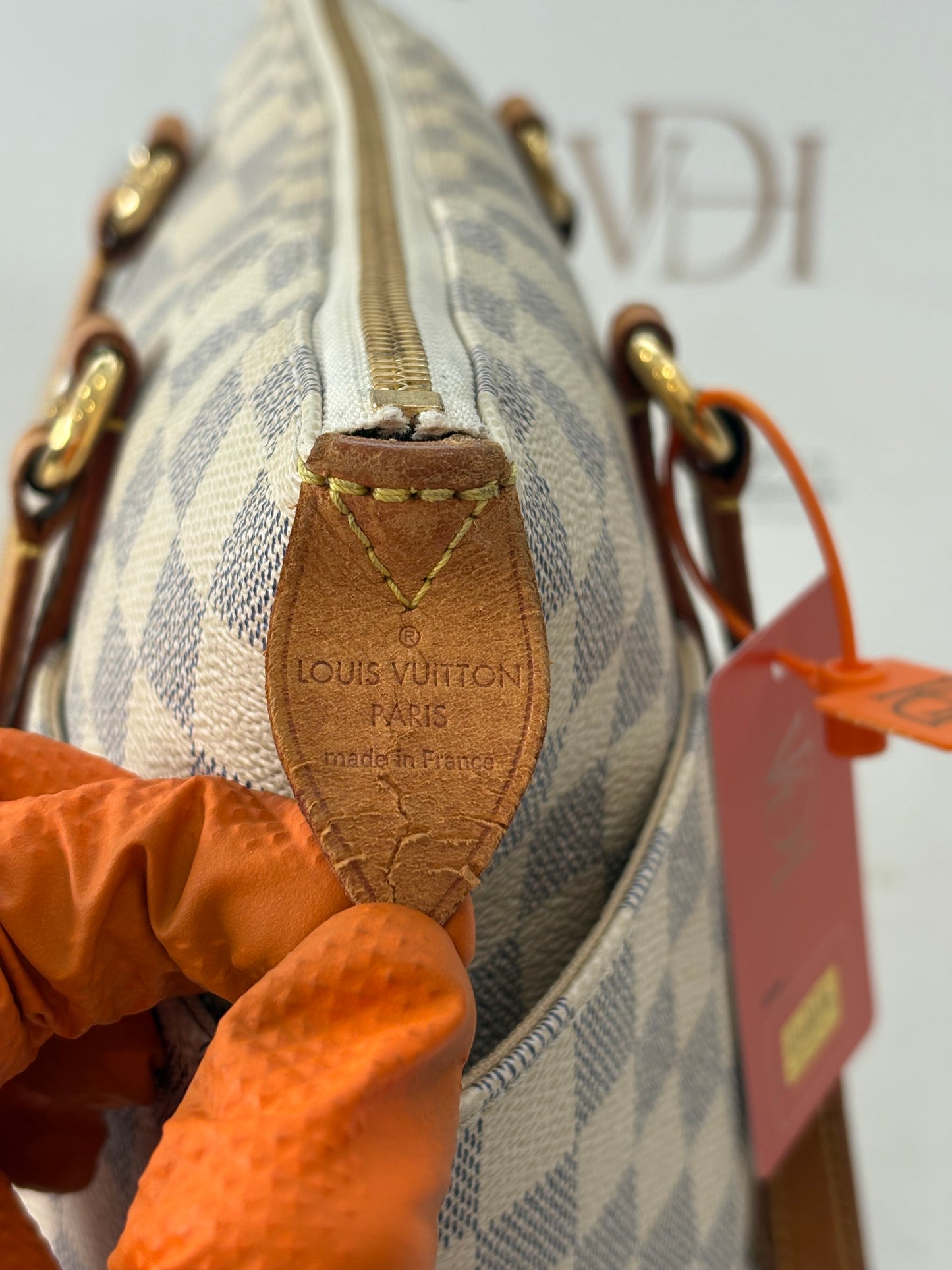 018213 - Louis Vuitton Azur Totally PM