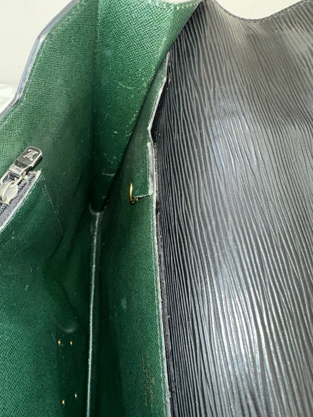 Louis Vuitton Epi Porte Documents Bandouliere