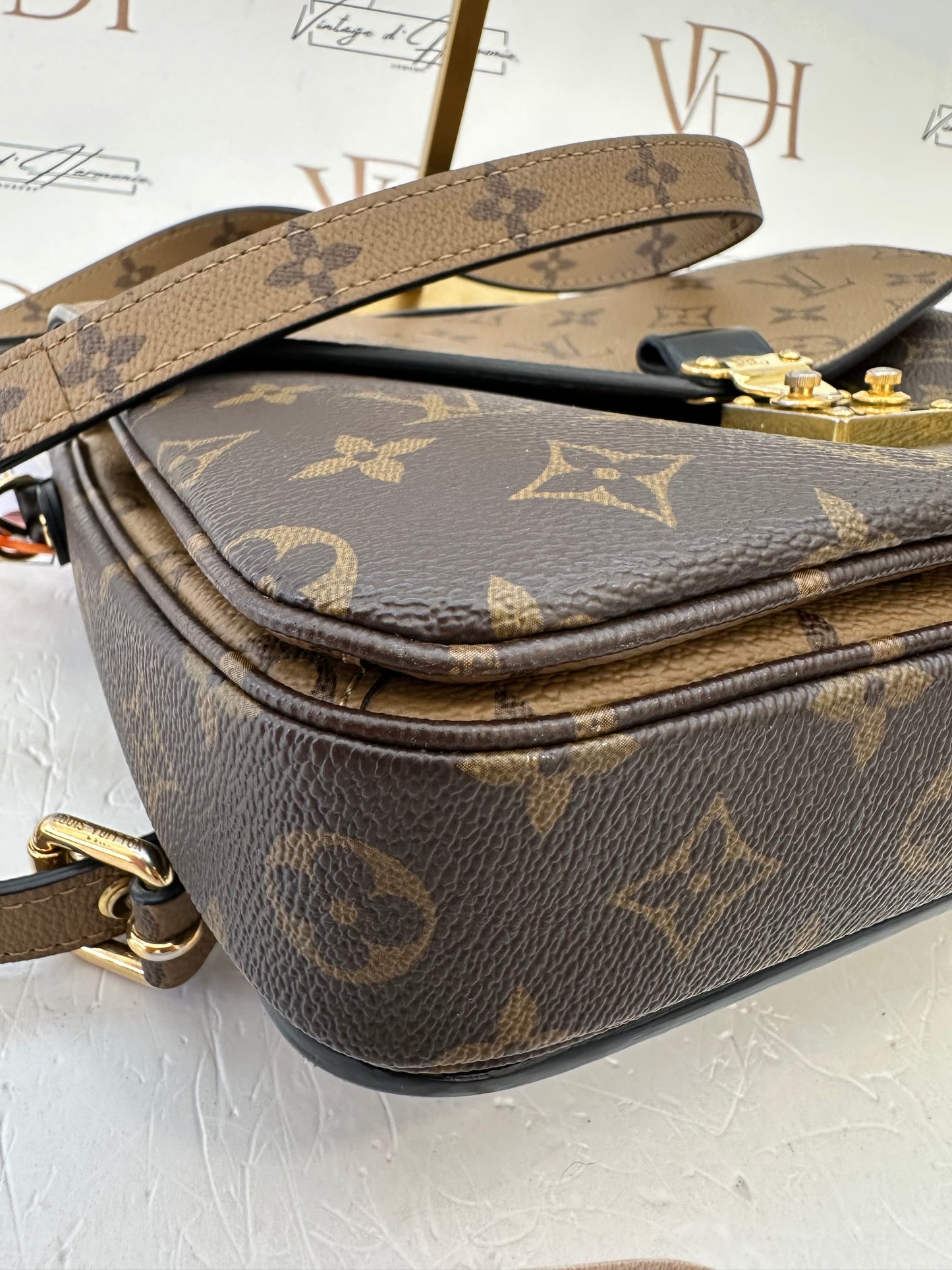 102326 - Louis Vuitton Metis Reverse