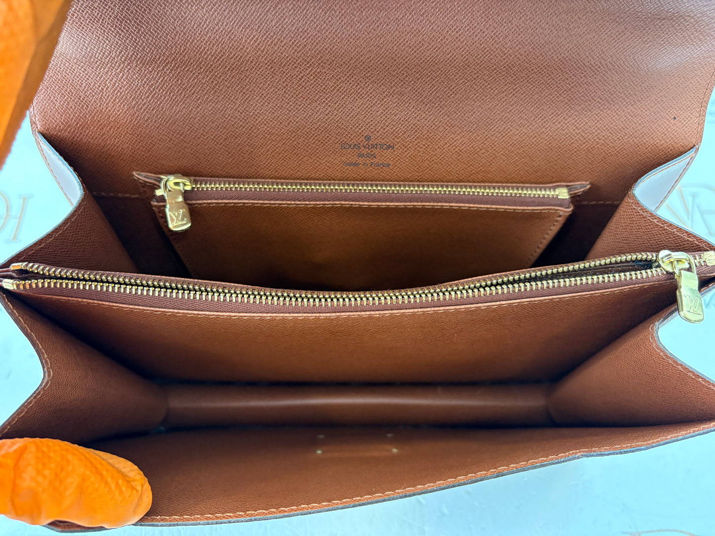 018366 - Louis Vuitton Concorde