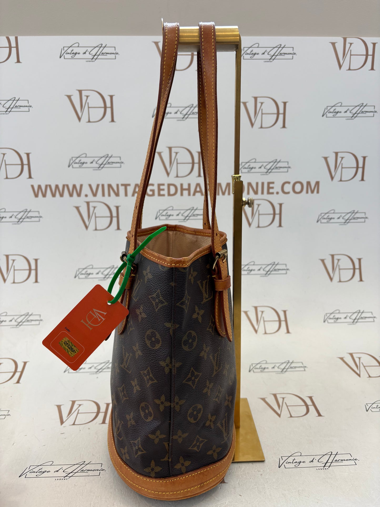017094 - Louis Vuitton Bucket PM