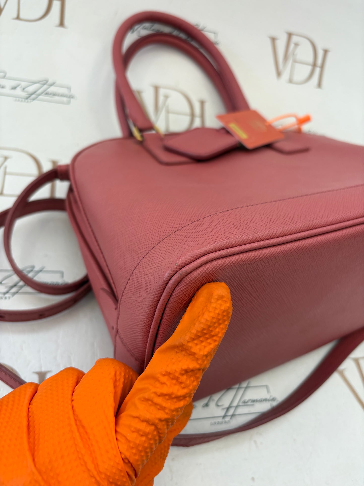 383671 - Prada Promenade