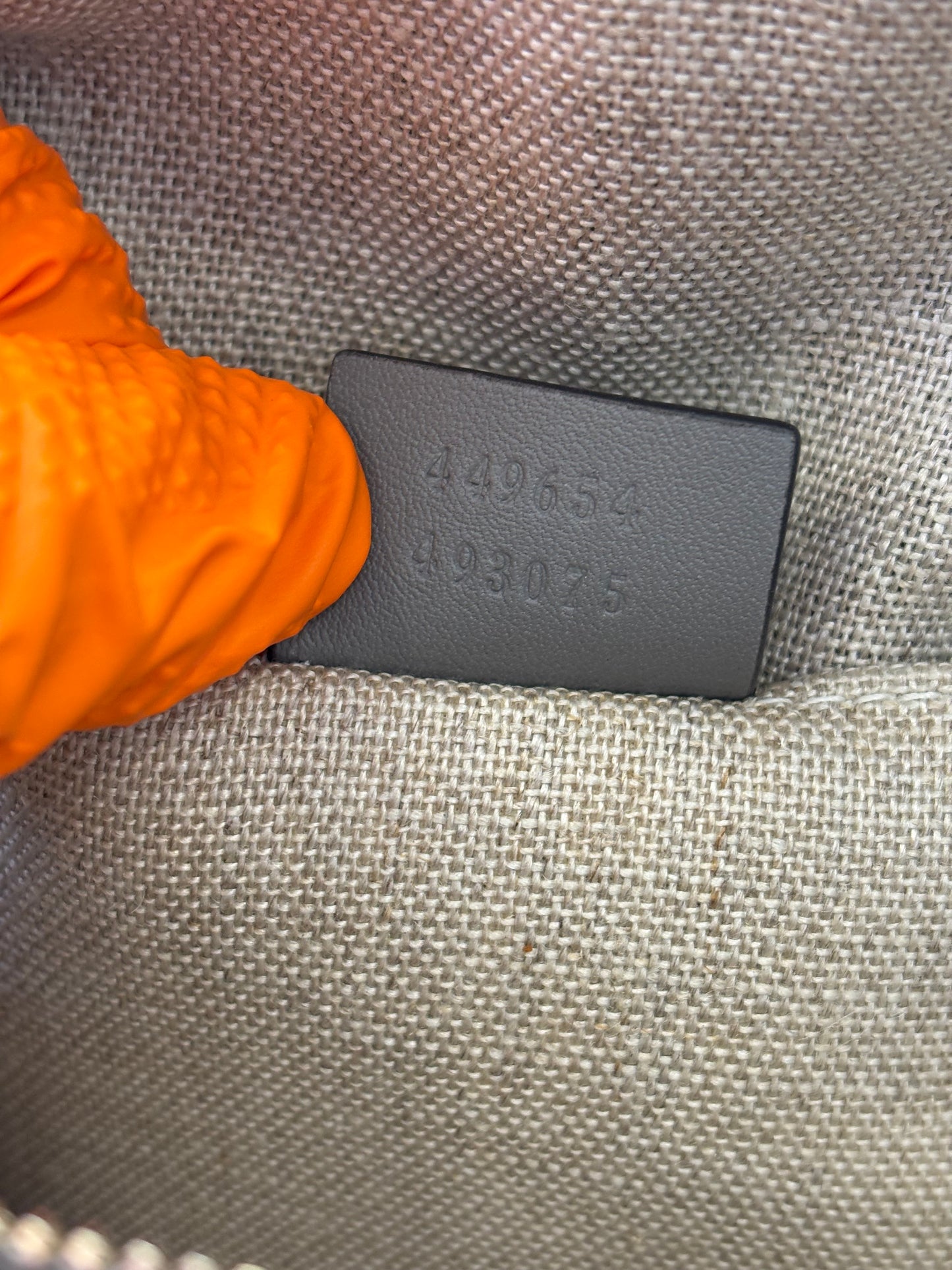 383892 - Gucci Grey