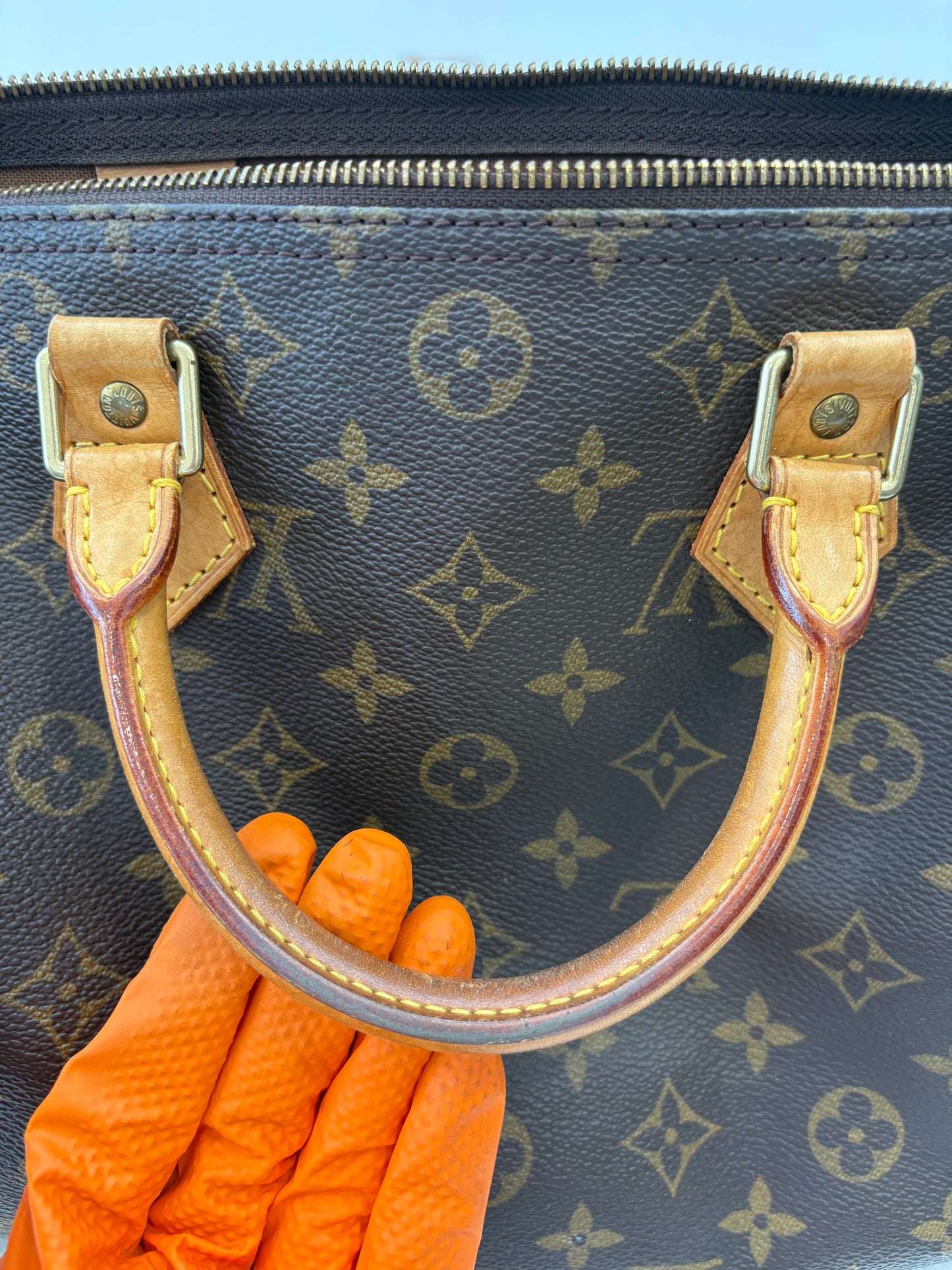 0188677 - Louis Vuitton Speedy 30