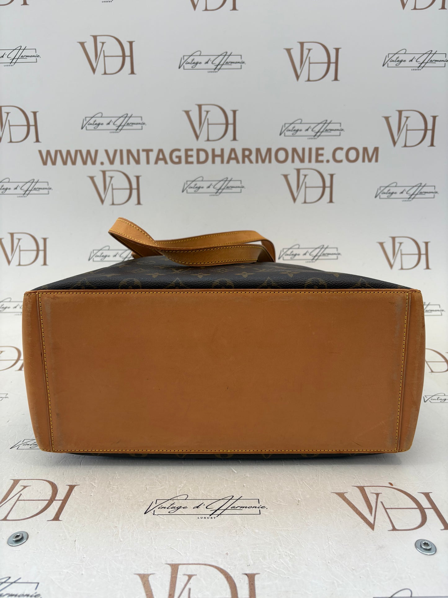 018104 - Louis Vuitton Cabas Mezzo