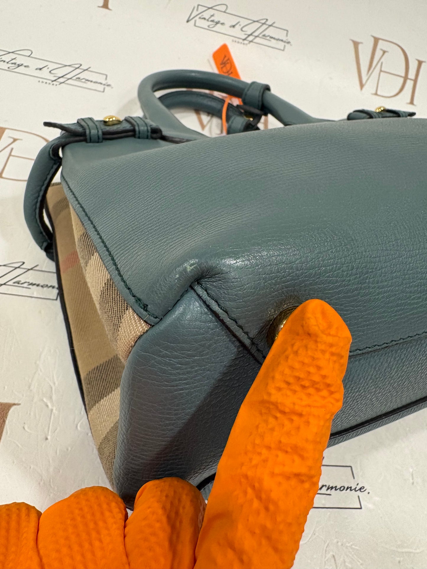 383289 - Burberry The Banner