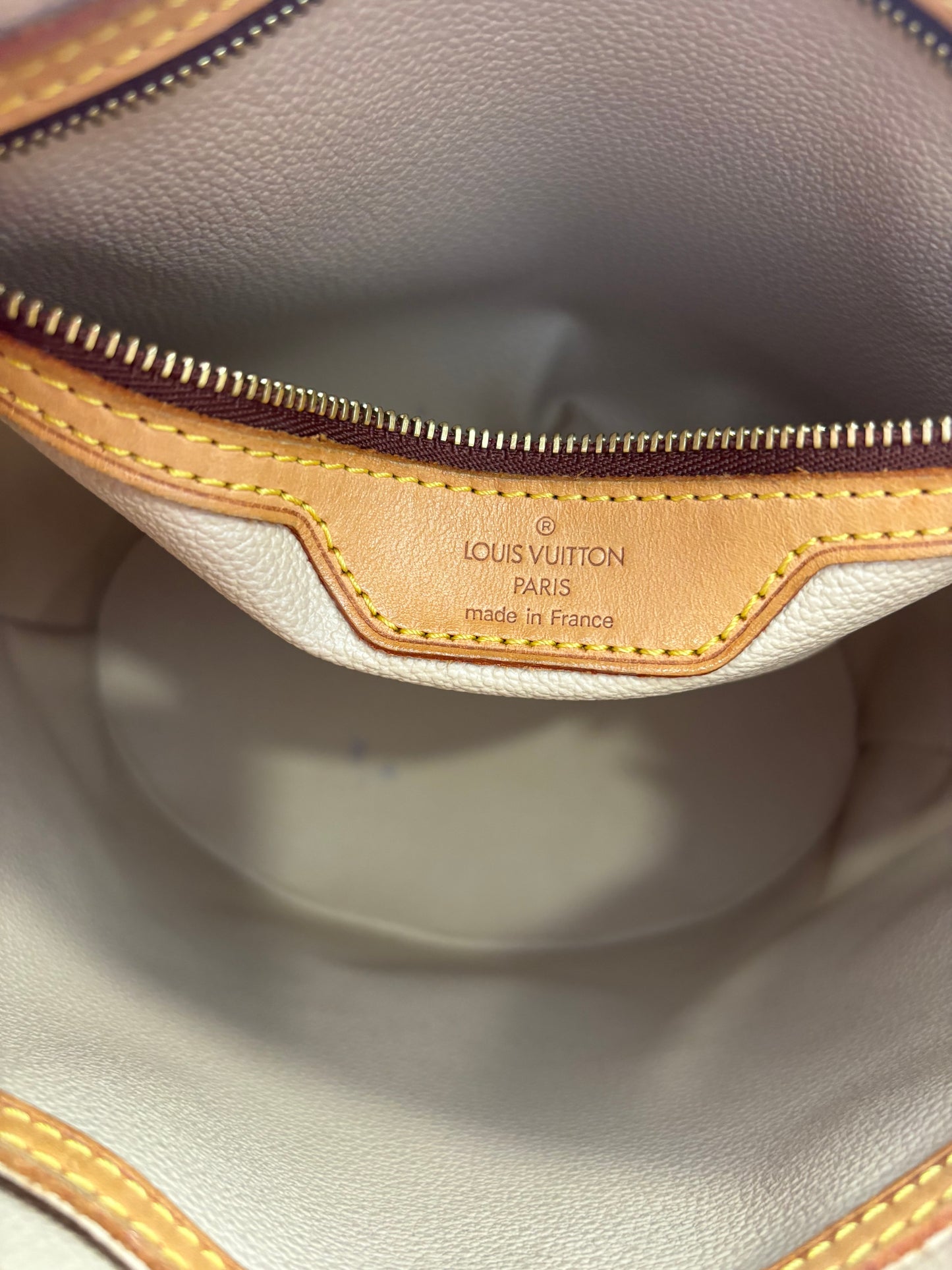 019001 - Louis Vuitton Bucket PM