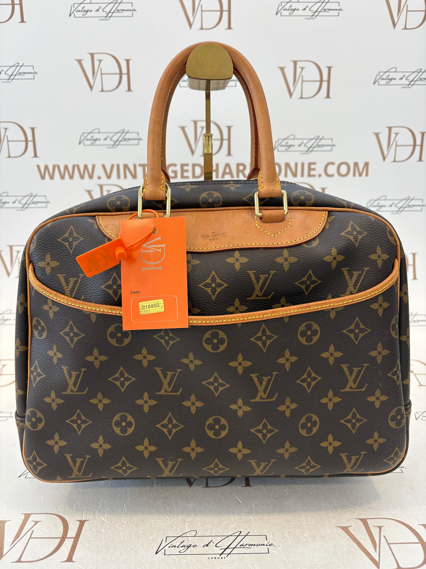 018950 - Louis Vuitton Deauville