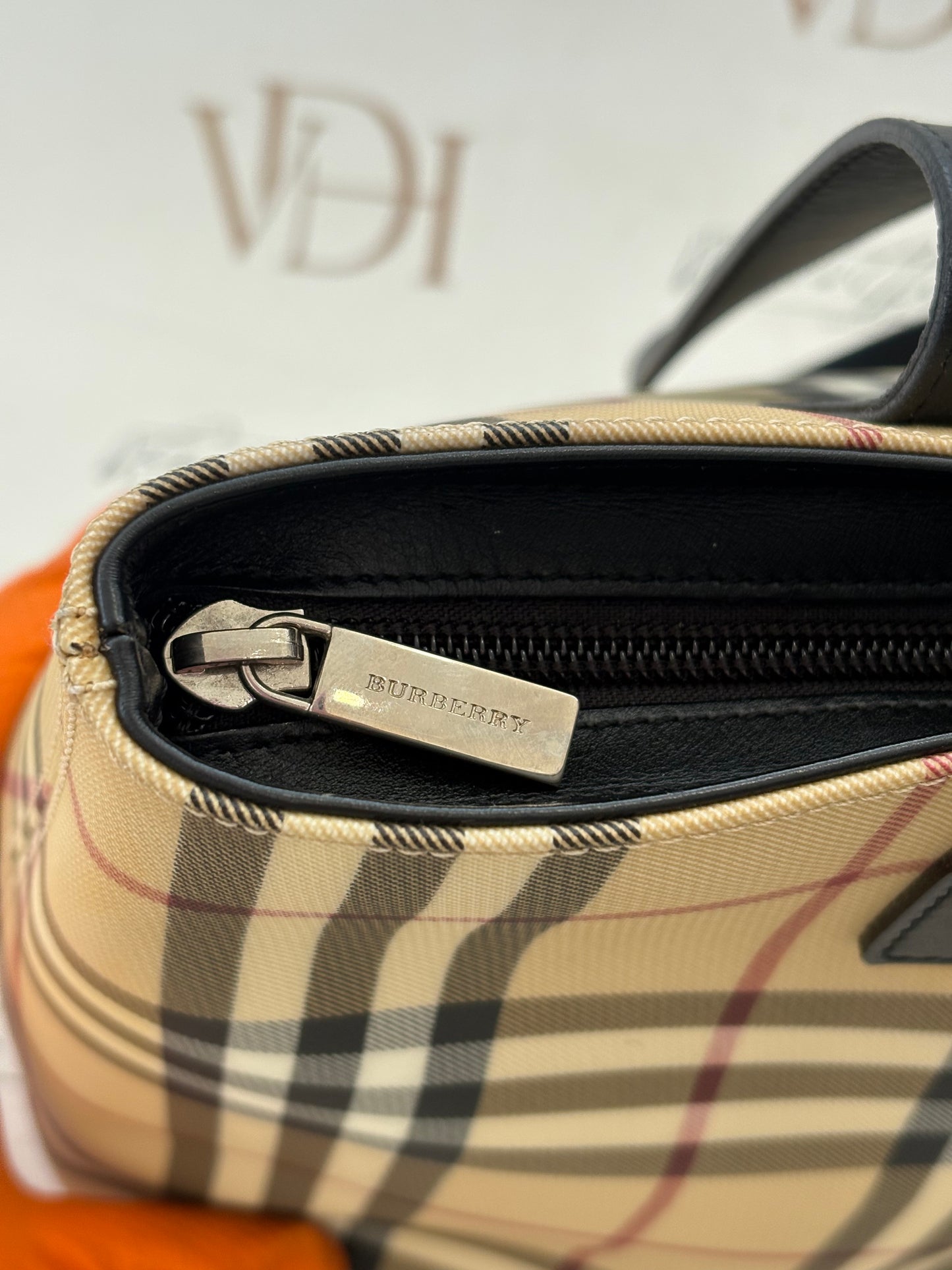 018079 - Burberry Beige
