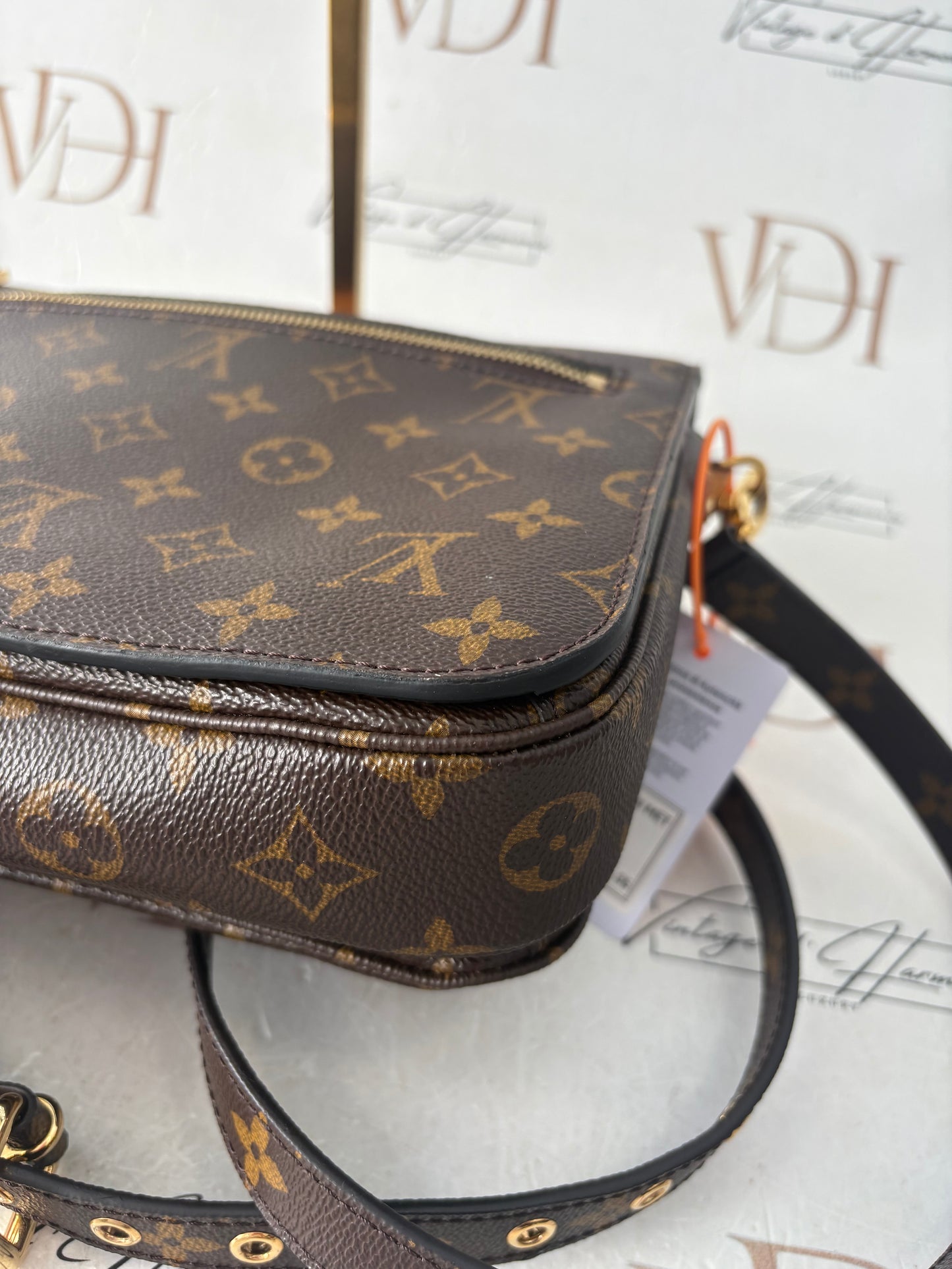 201106 - Louis Vuitton Metis