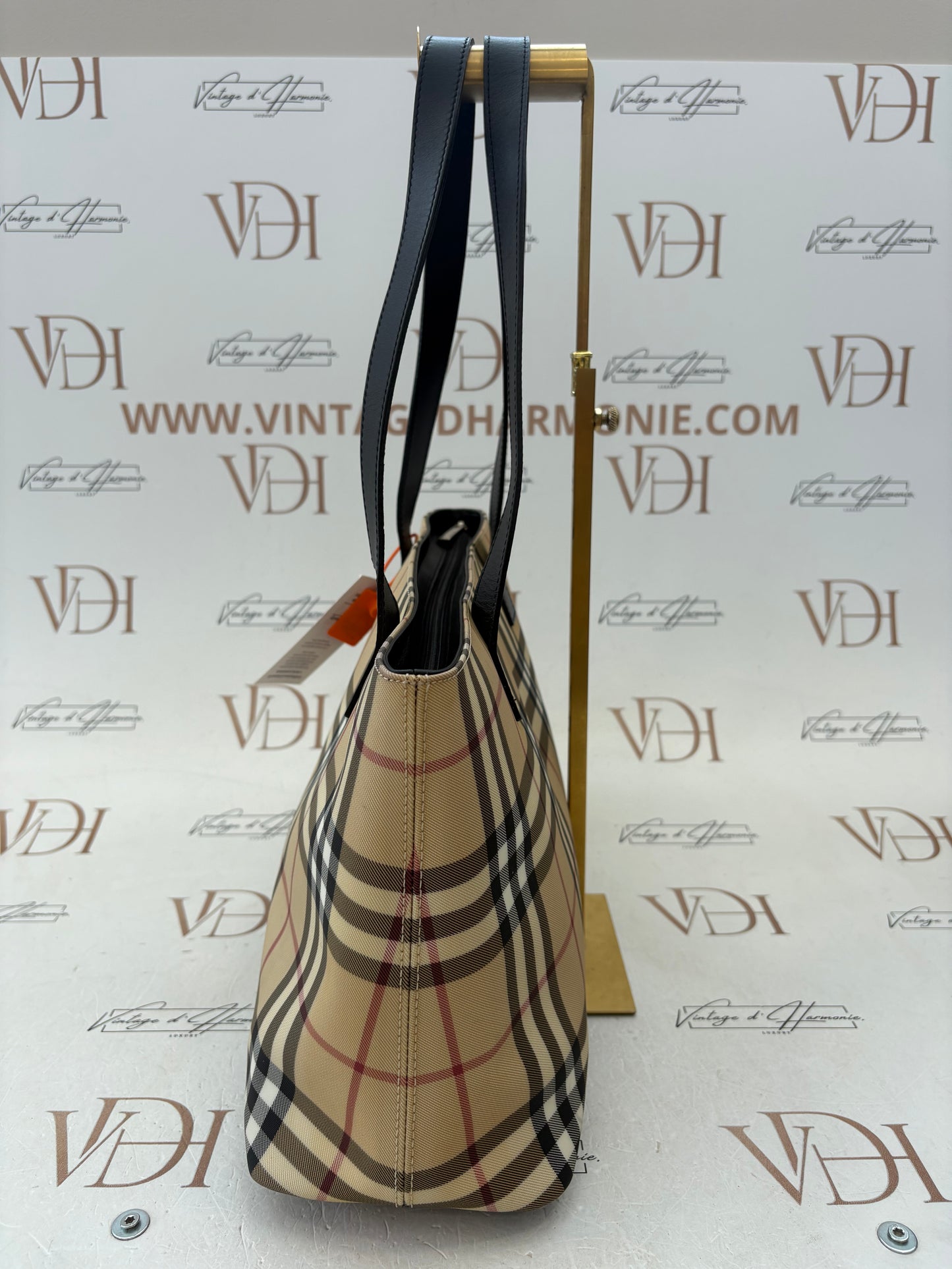 018079 - Burberry Beige