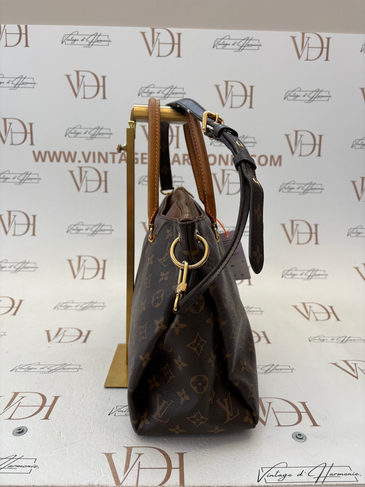 384162 - LV pallas