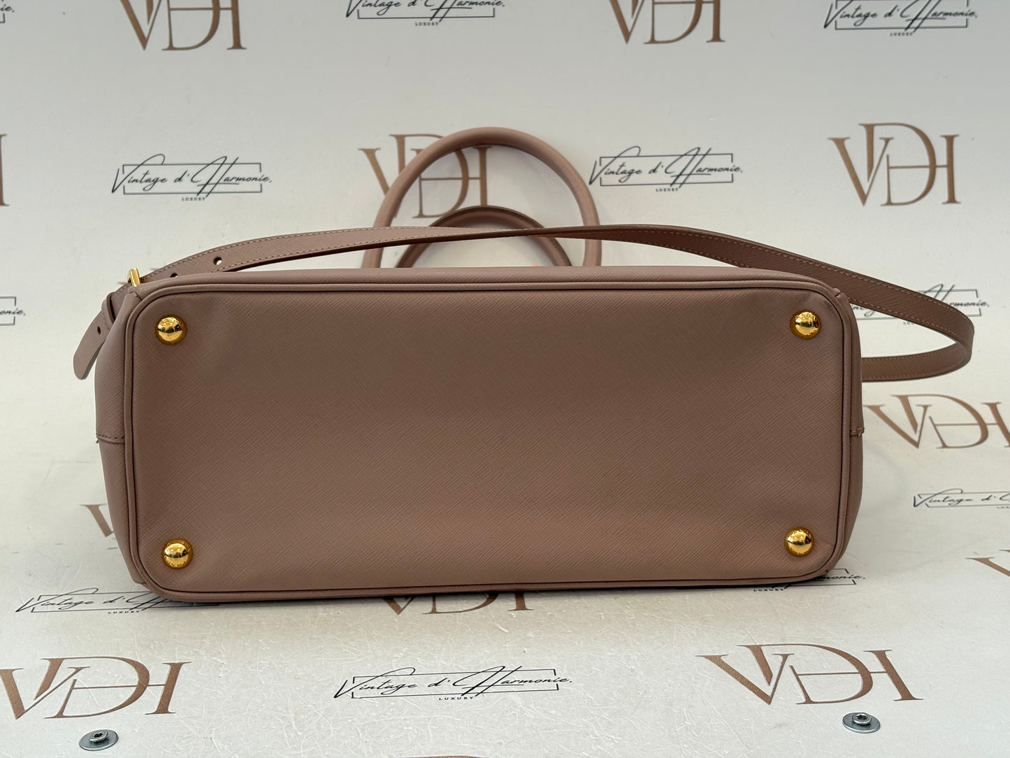 383919 - Prada Galleria