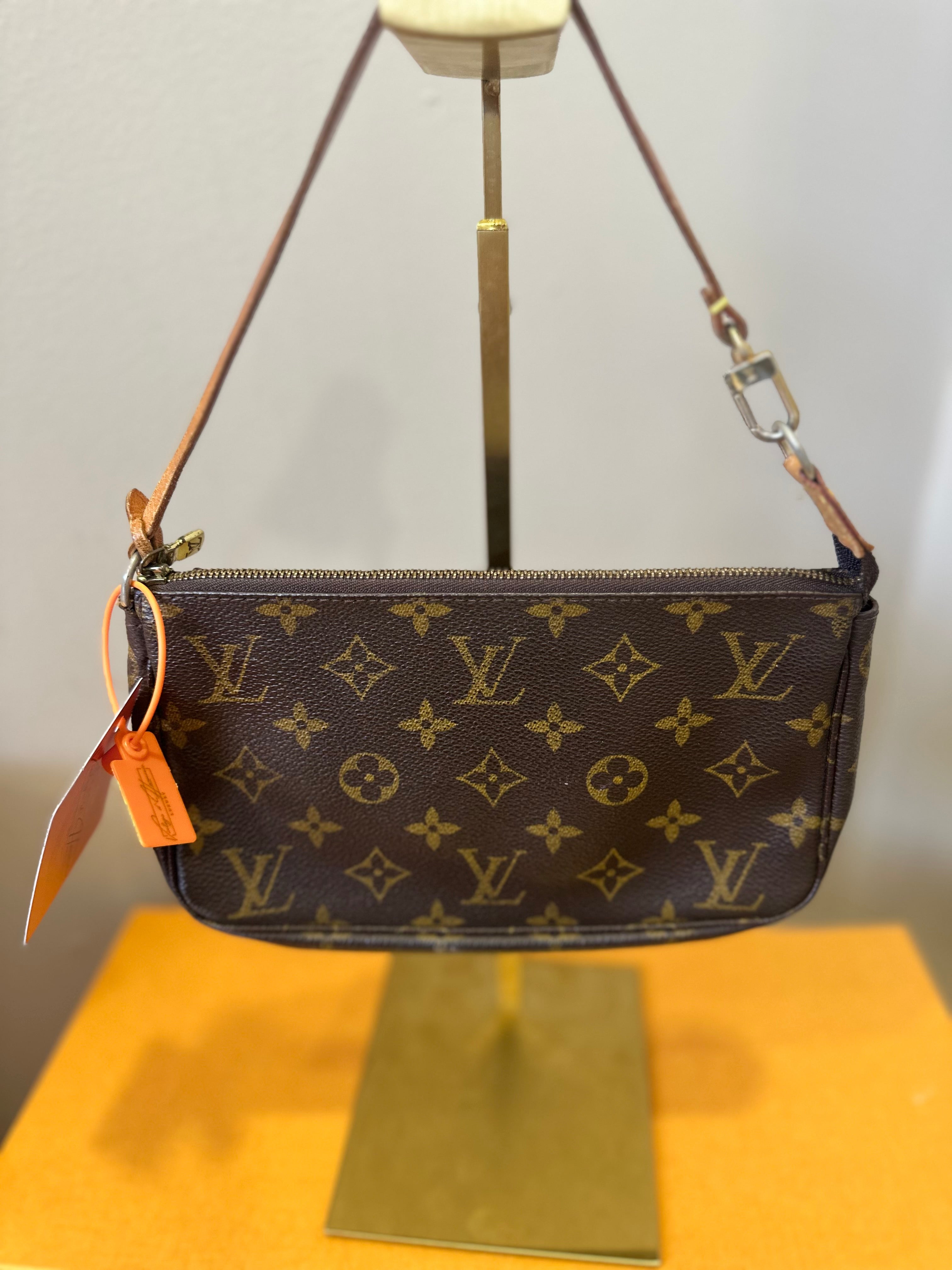 Louis Vuitton Pochette