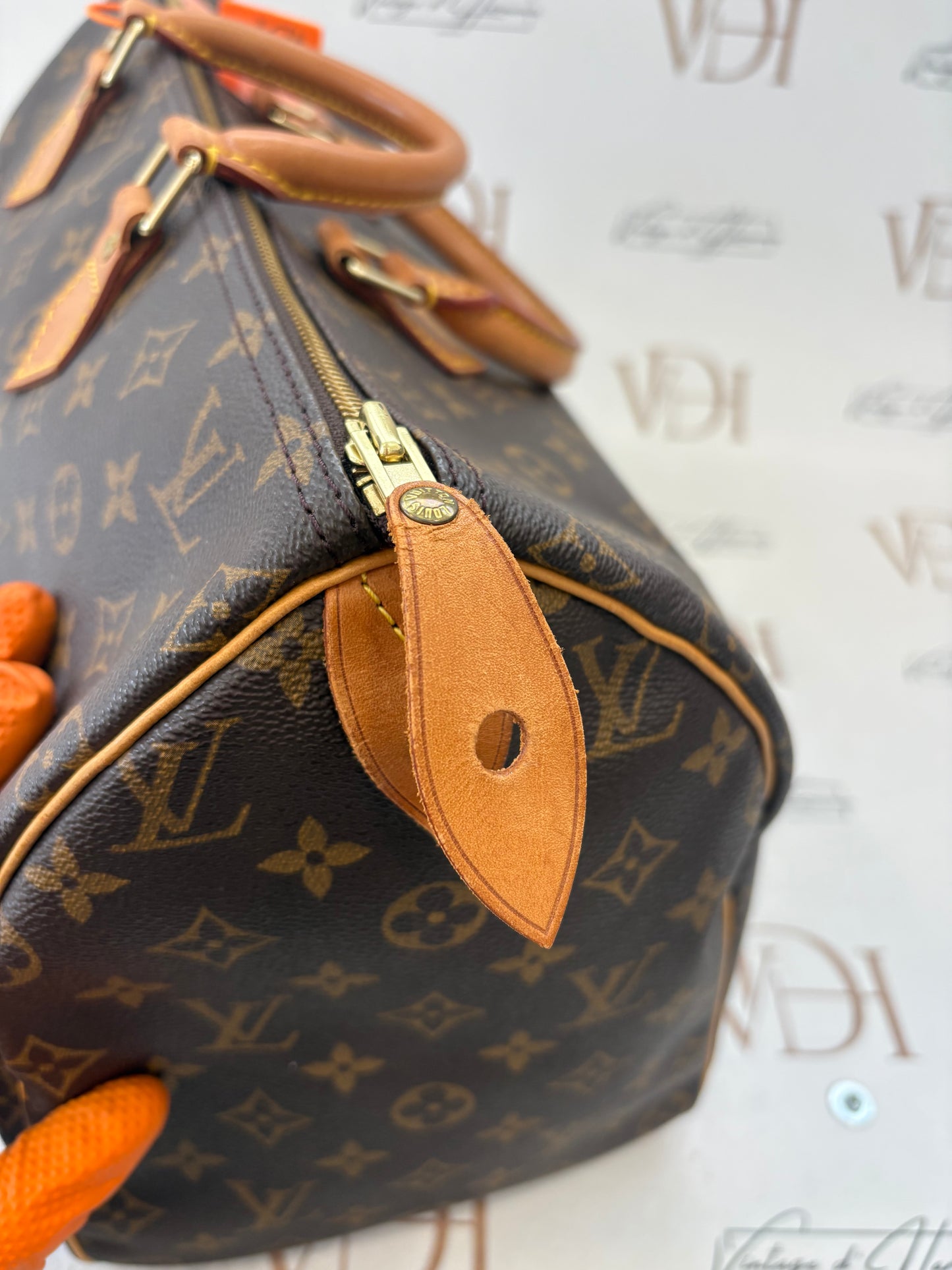 018820 - Louis Vuitton Speedy 40