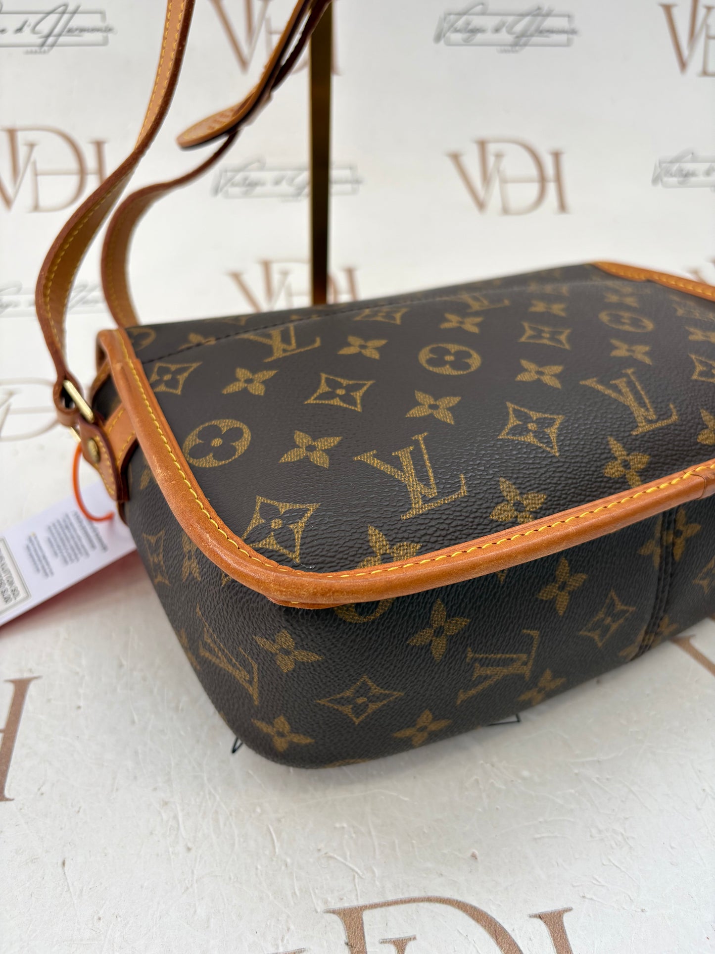 018600 - Louis Vuitton Sologne