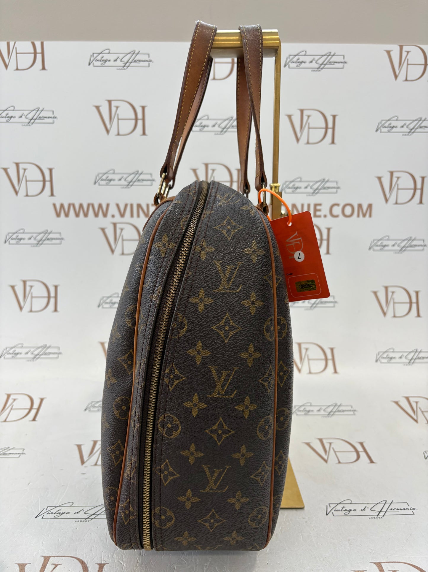200985 - Louis Vuitton Excursion
