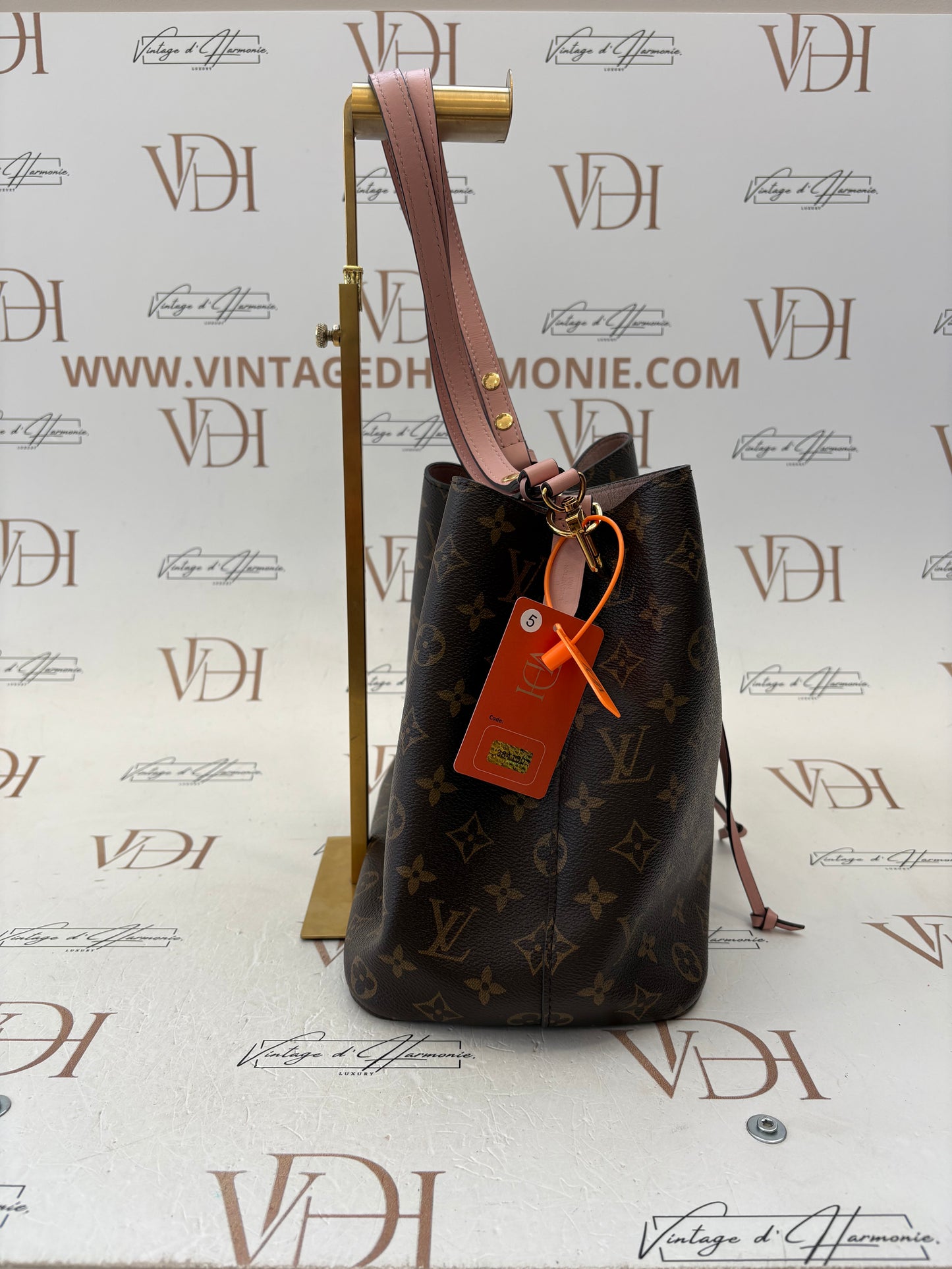 384130 - Louis Vuitton Neo Noe